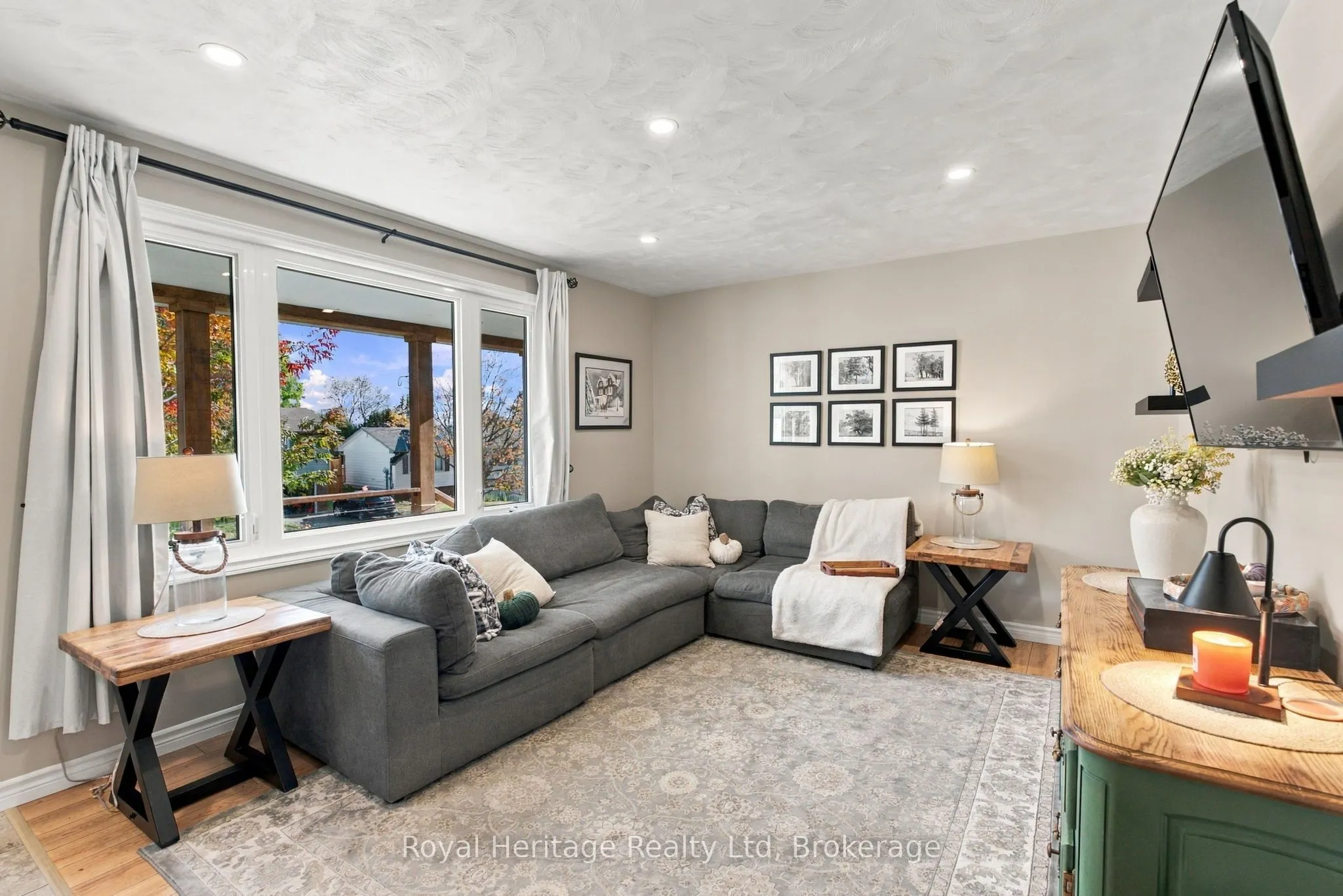 1533 Redwood Drive