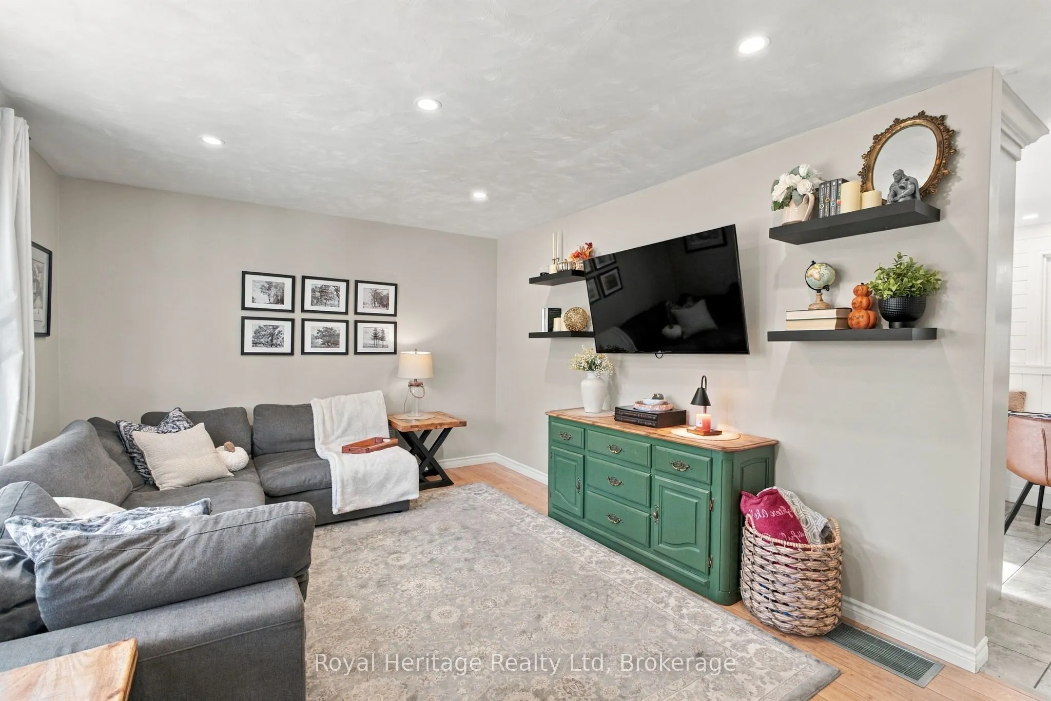 1533 Redwood Drive