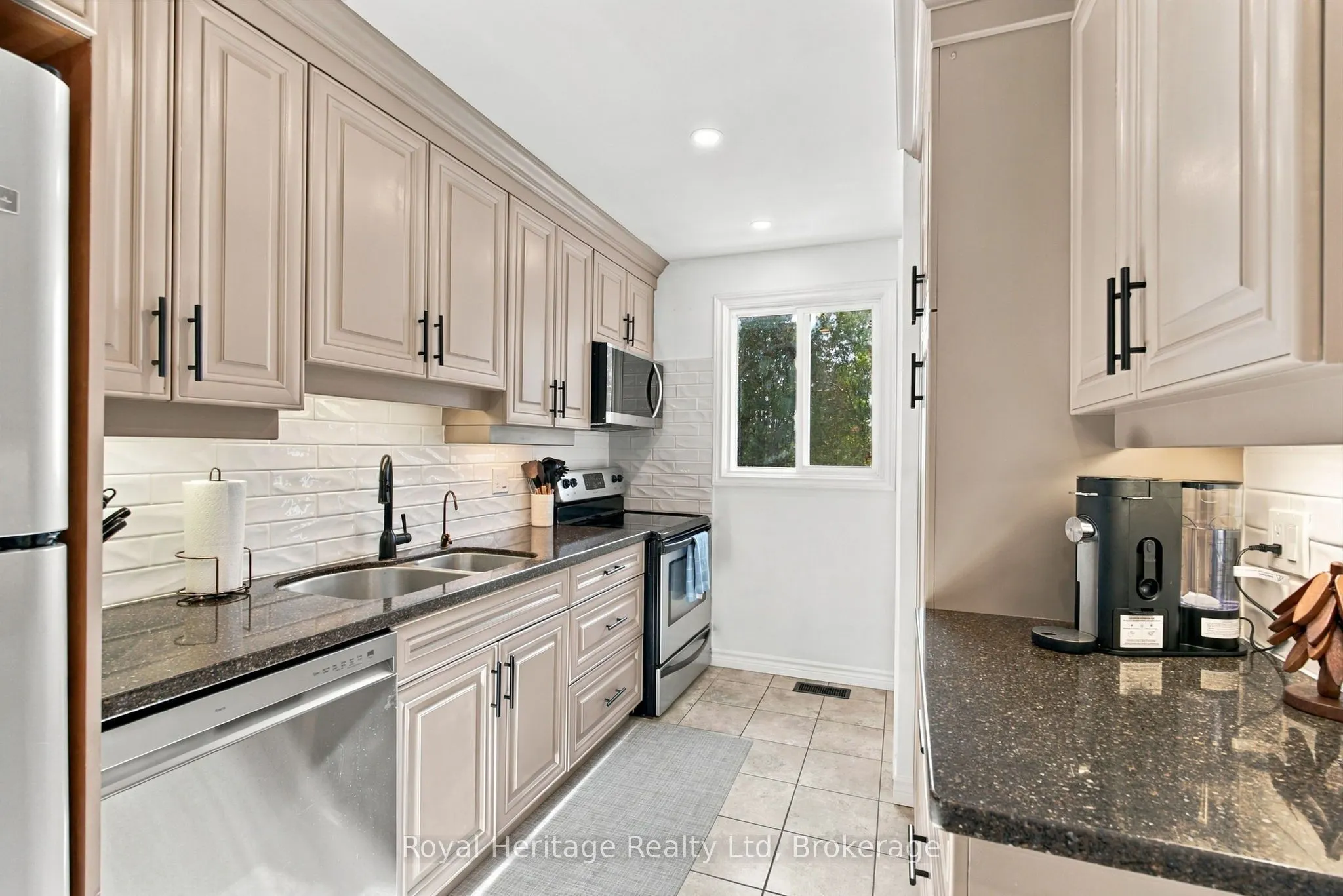1533 Redwood Drive