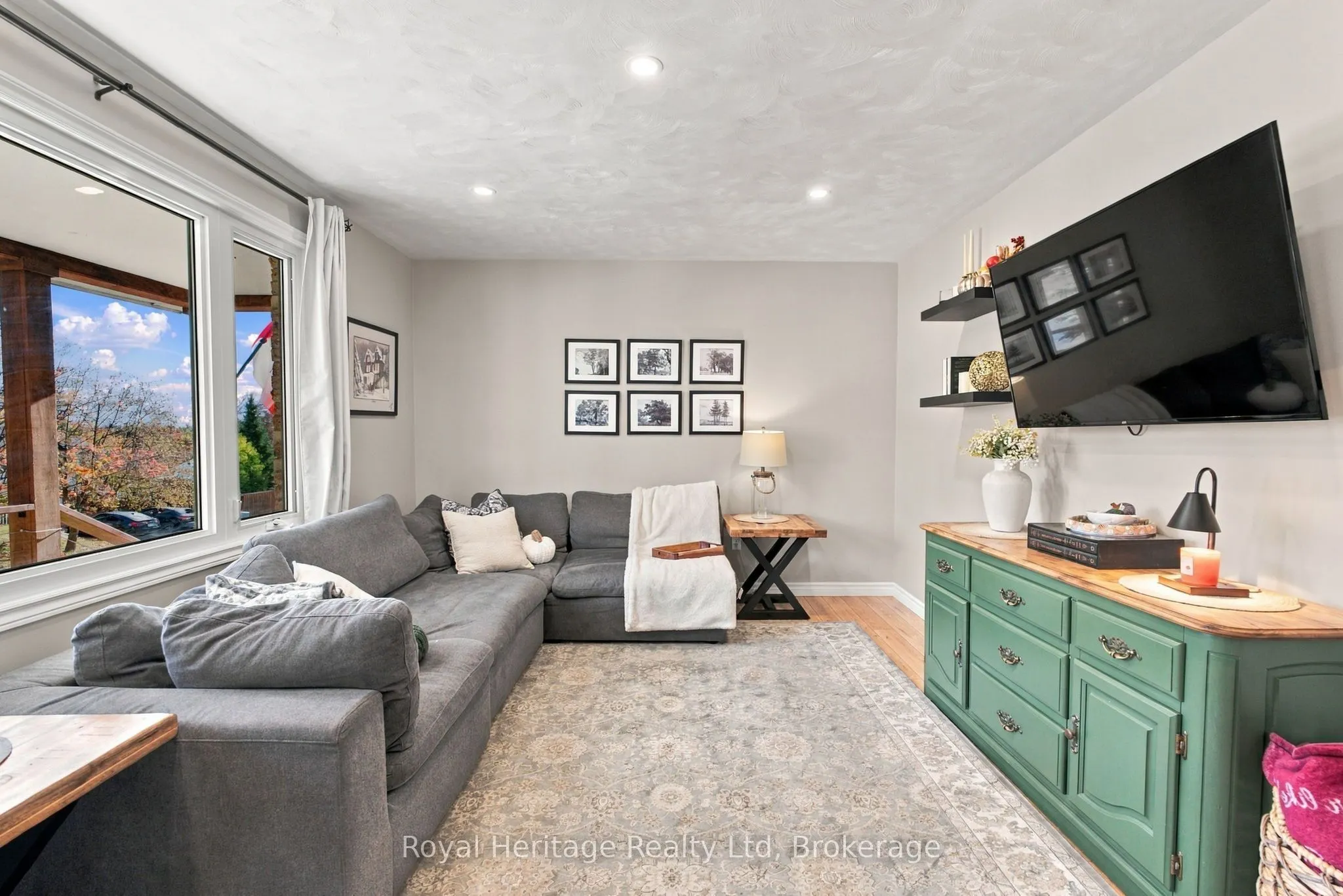 1533 Redwood Drive