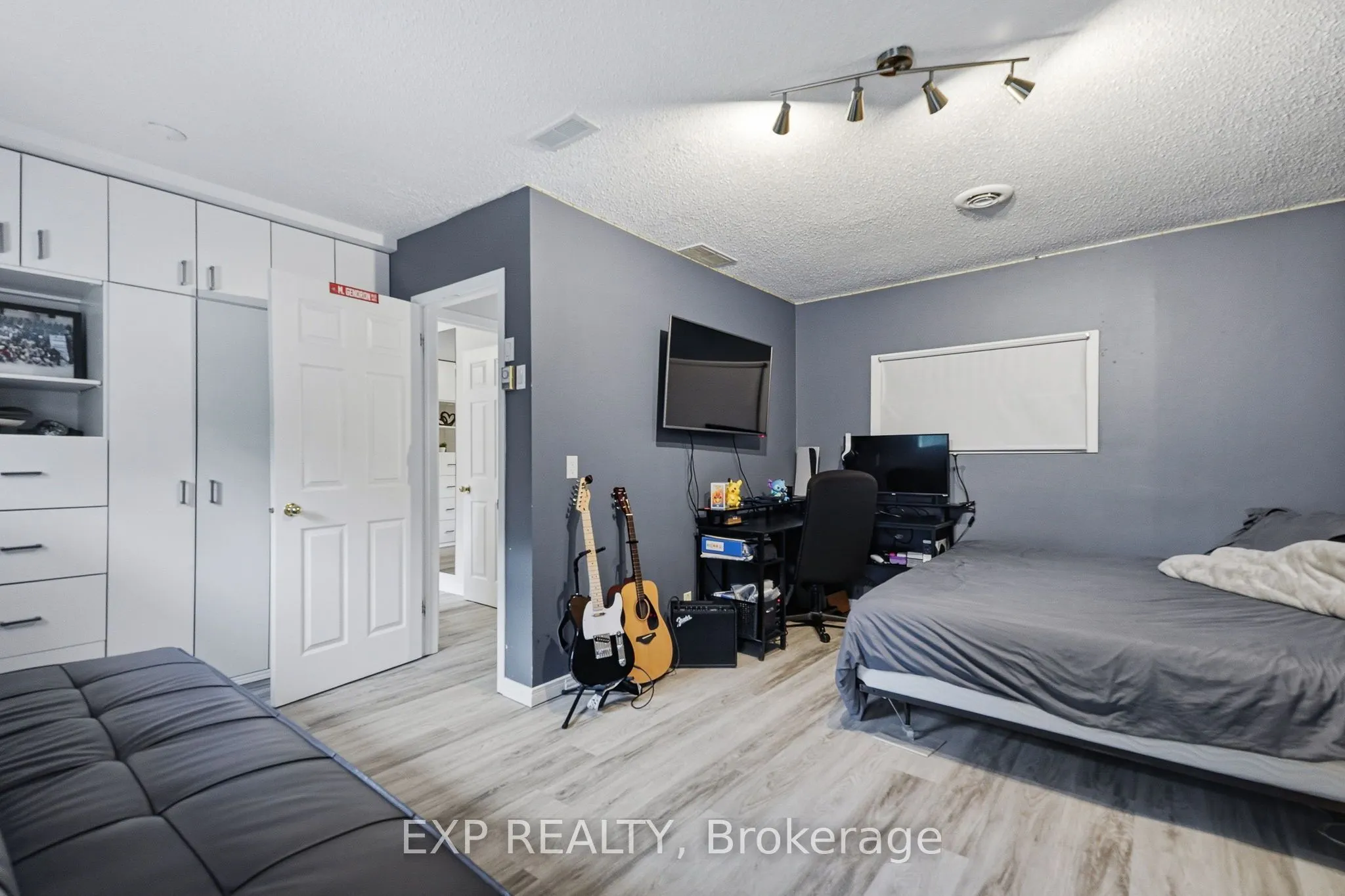 1380 LAURIER Street