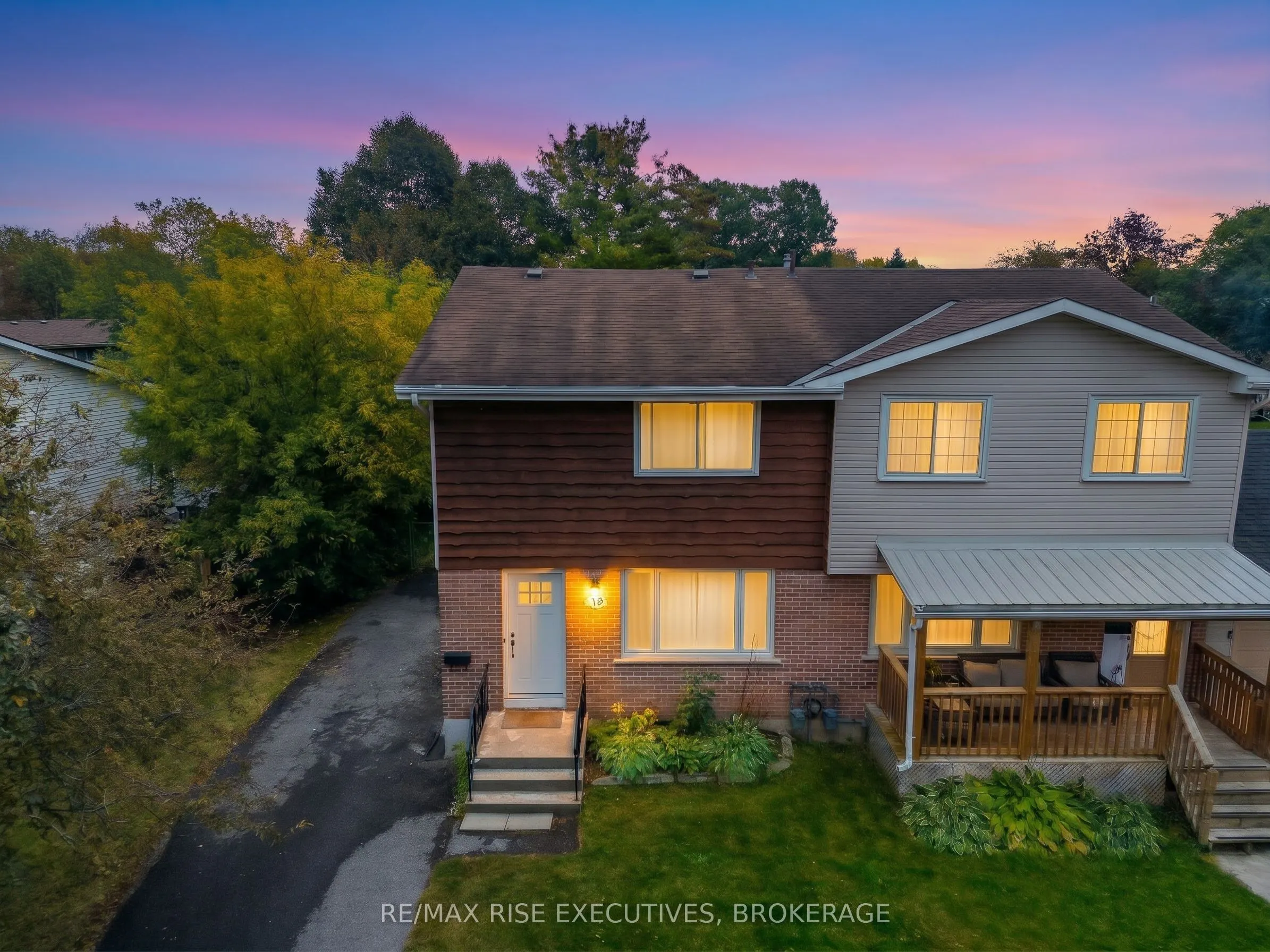 18 Carriage Court Avenue