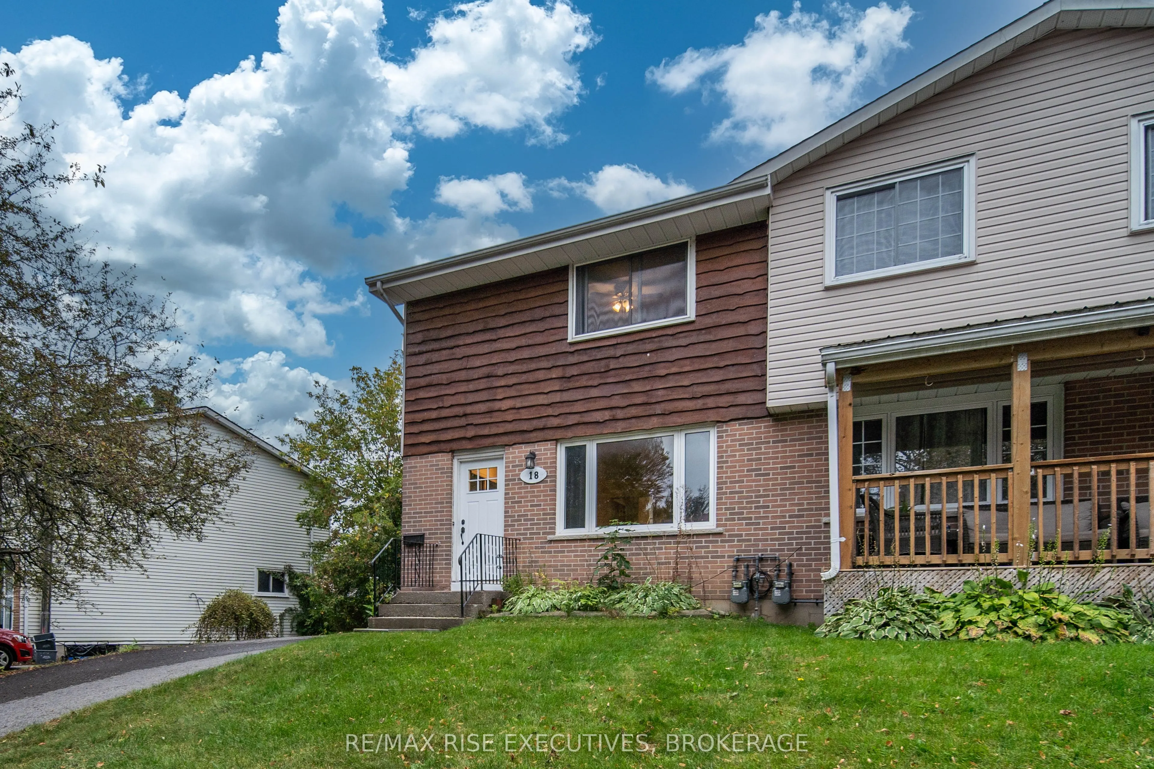 18 Carriage Court Avenue