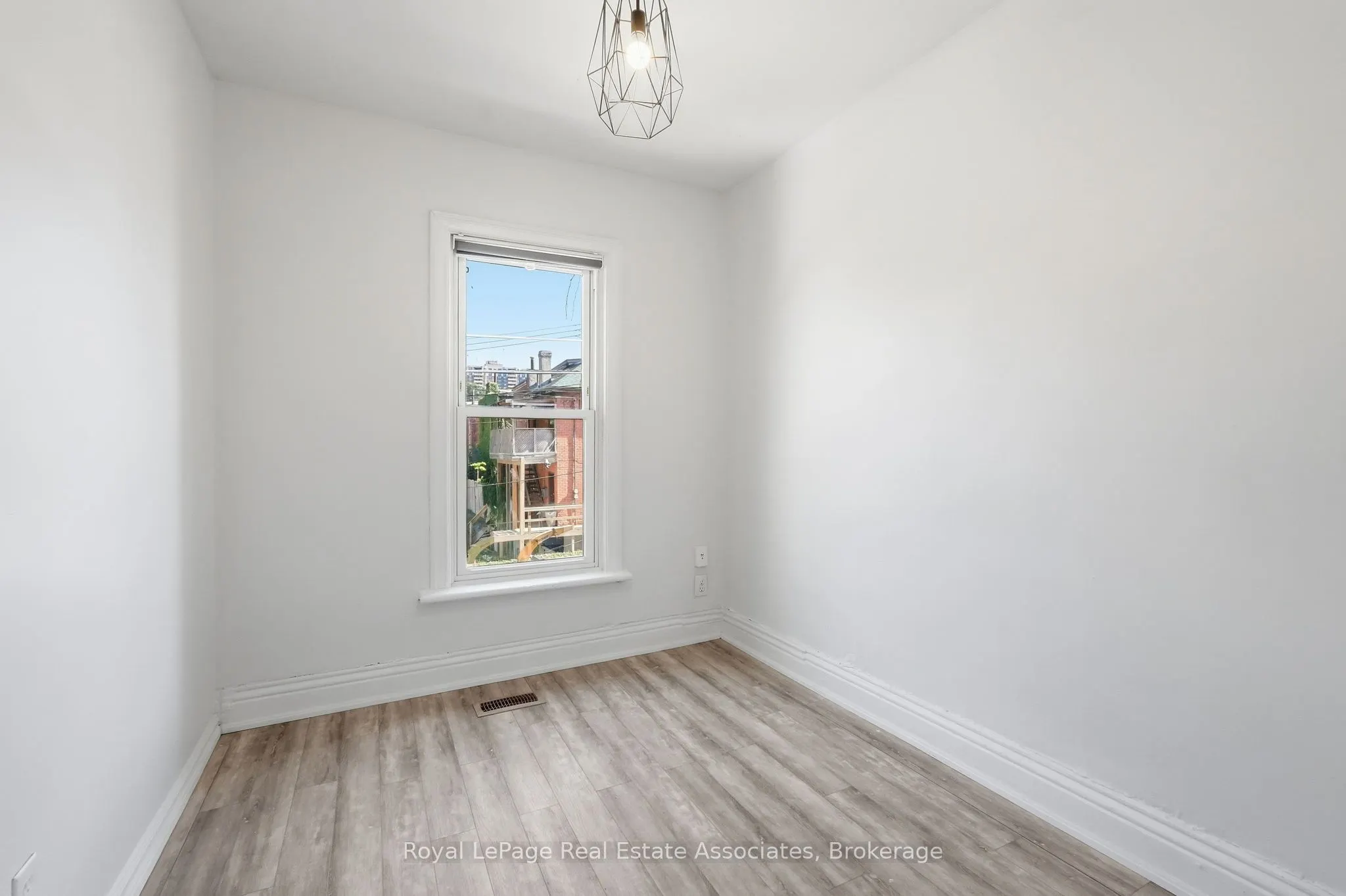 51 Wellington Street N