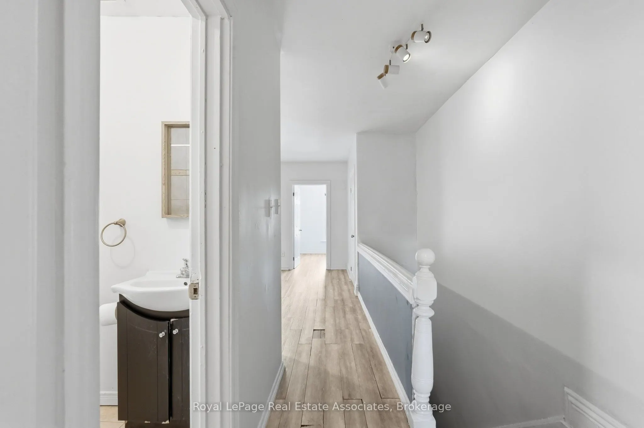 51 Wellington Street N