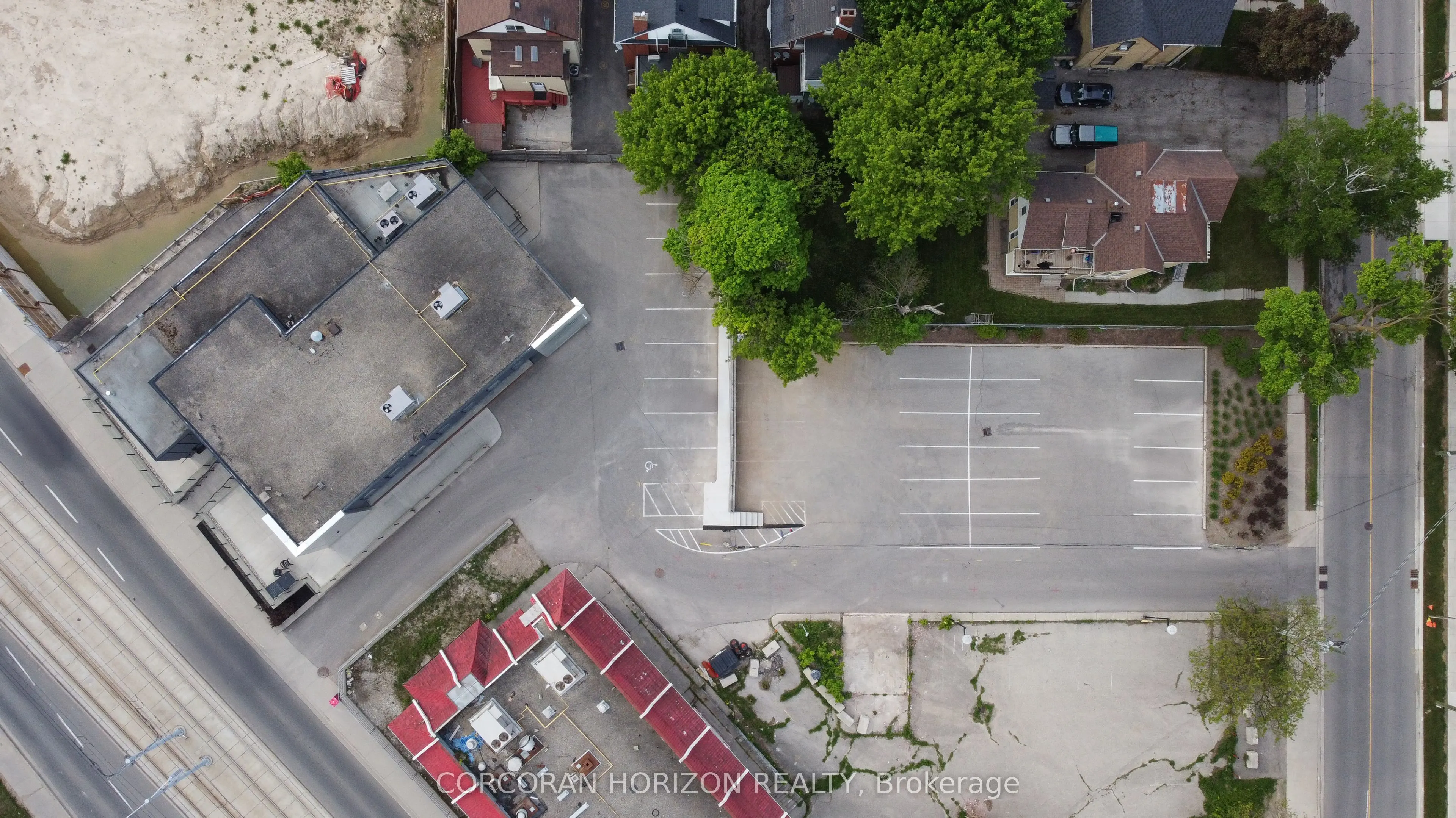618 King Street W