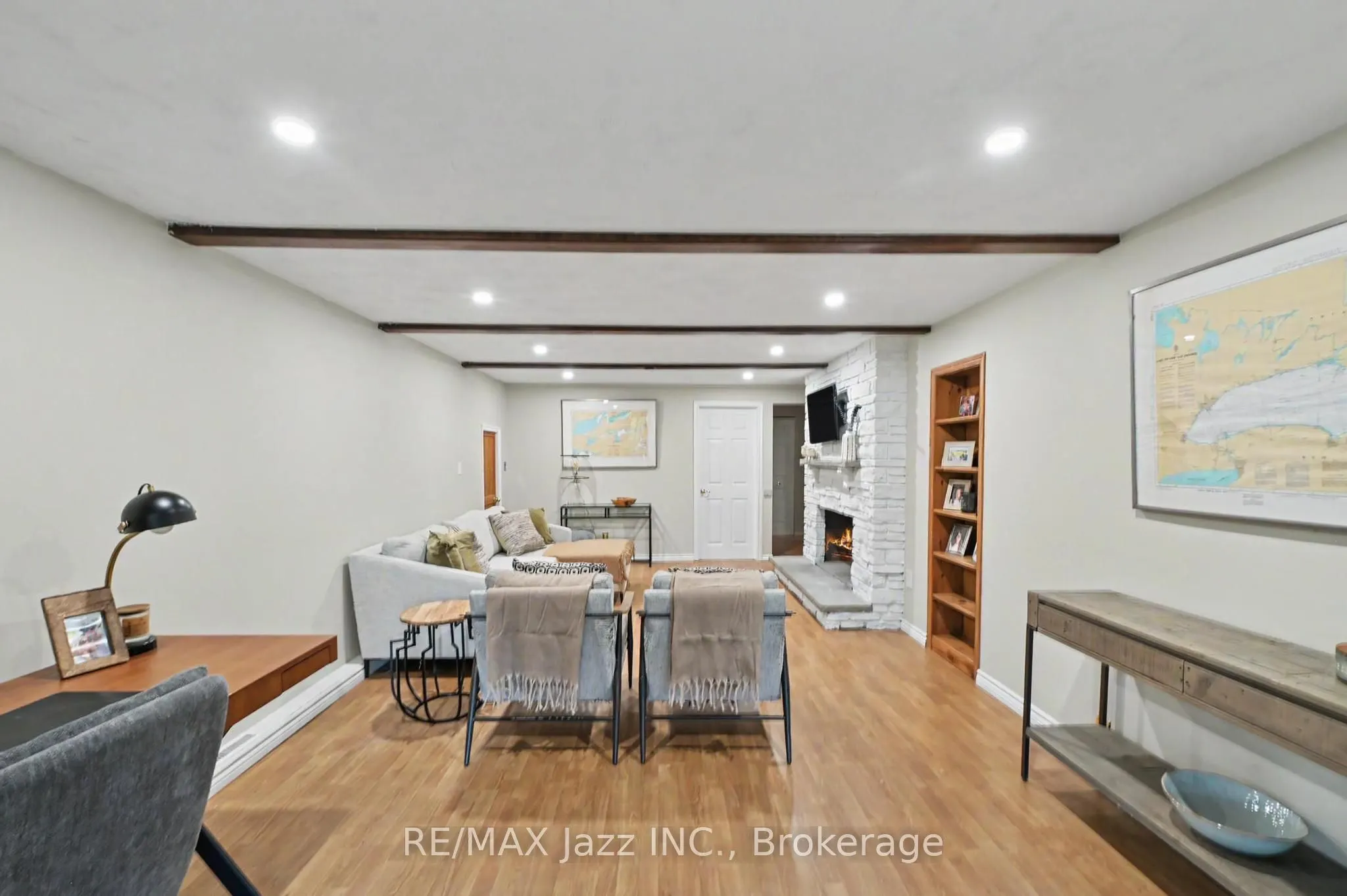 753 Syer 8th Line