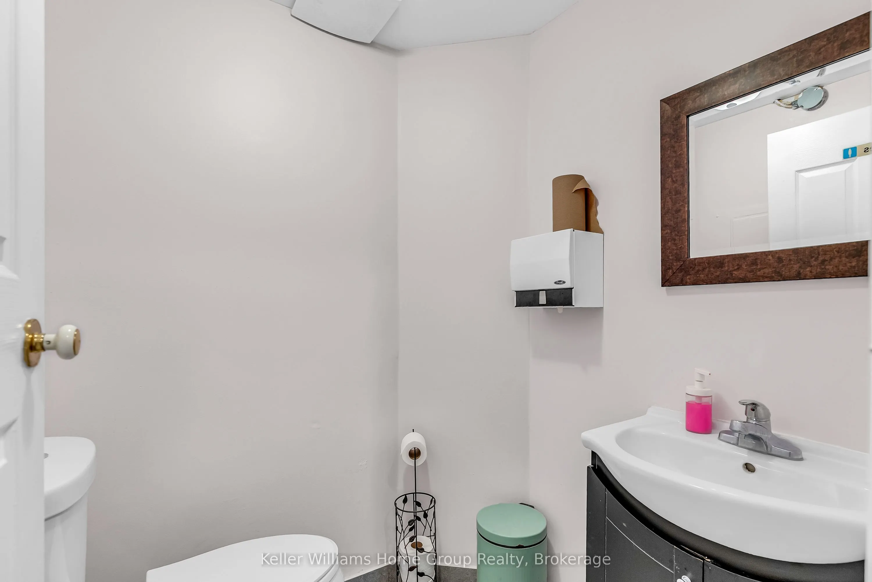45 Cork Street E #1B