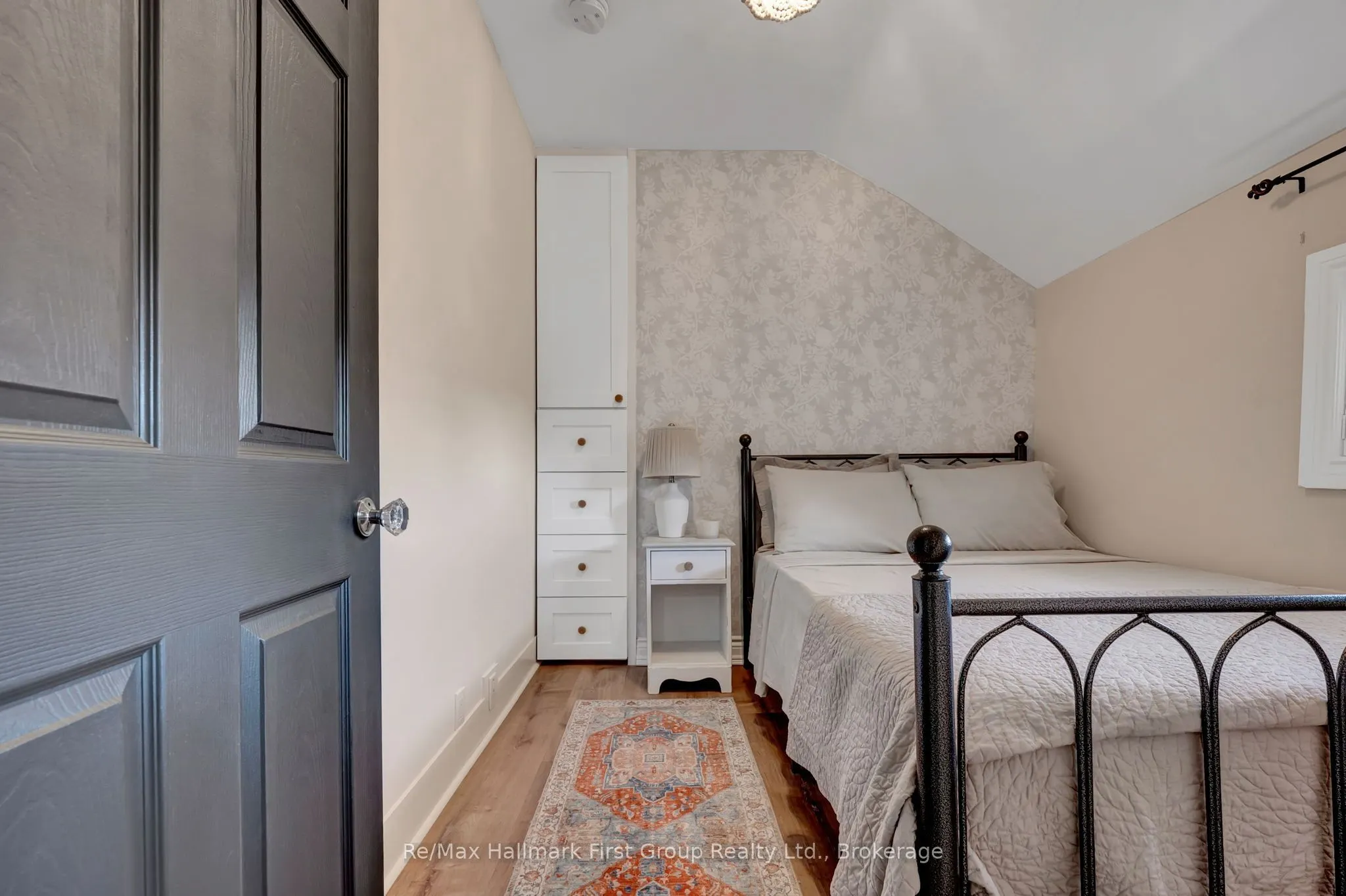 5 Elgin Street N