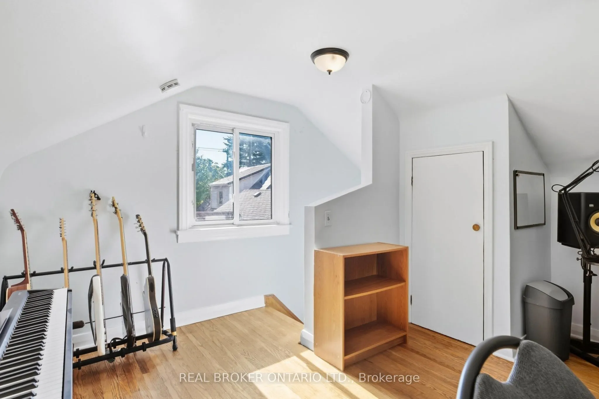 363 Lawrence Avenue