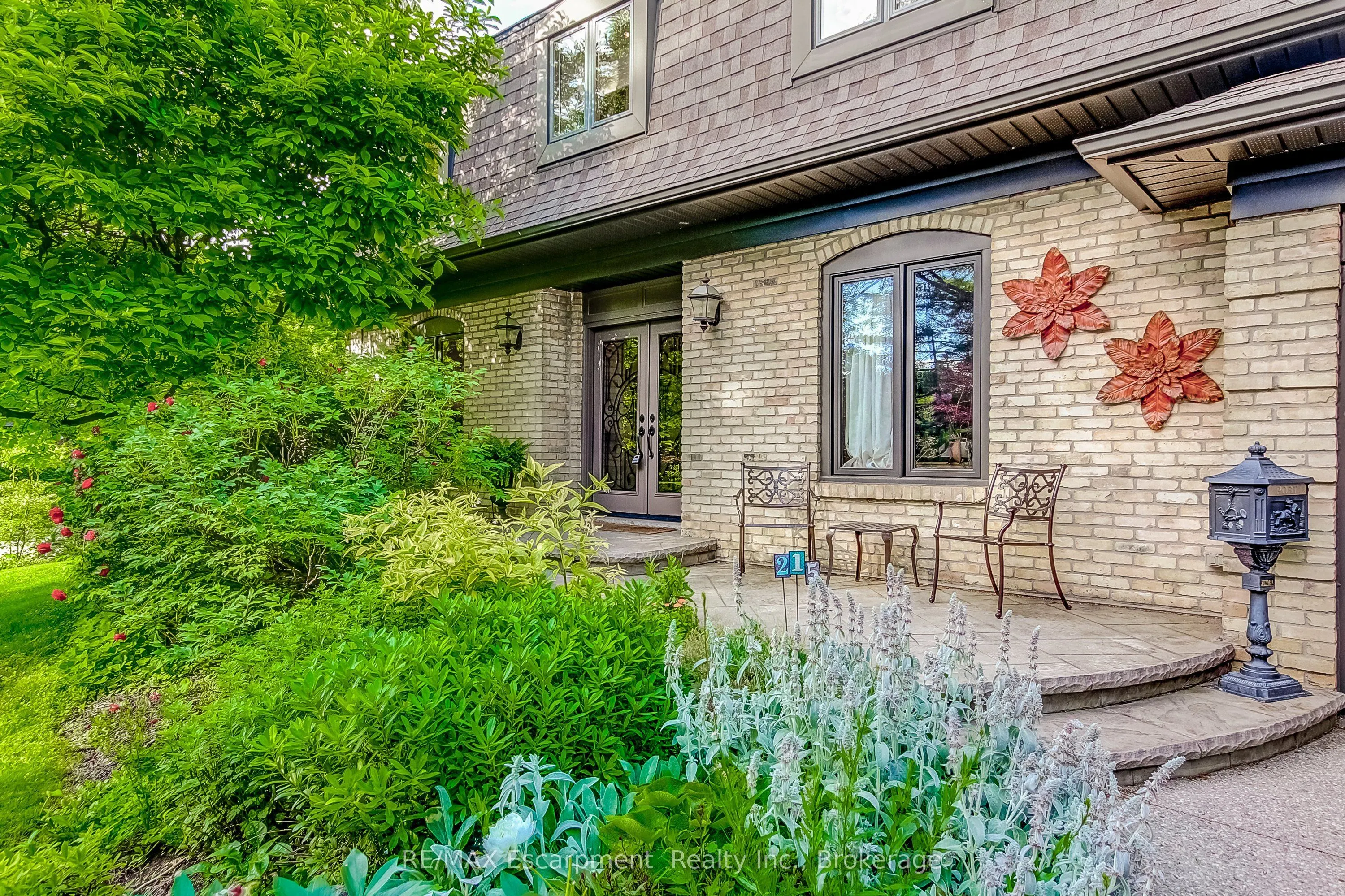 215 Briar Hill Crescent