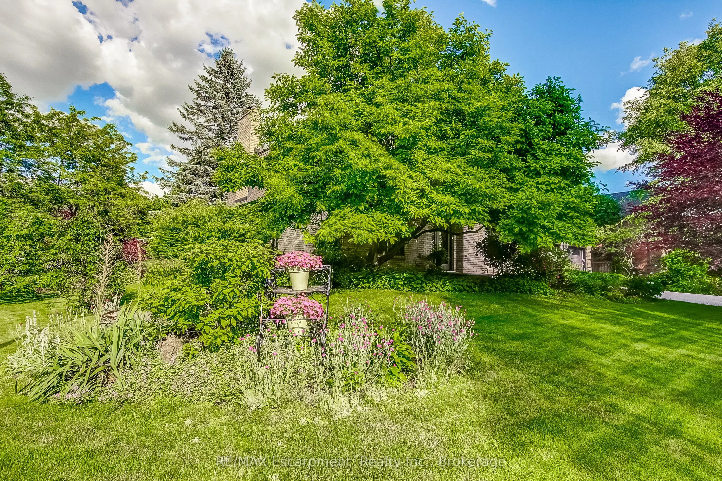 215 Briar Hill Crescent