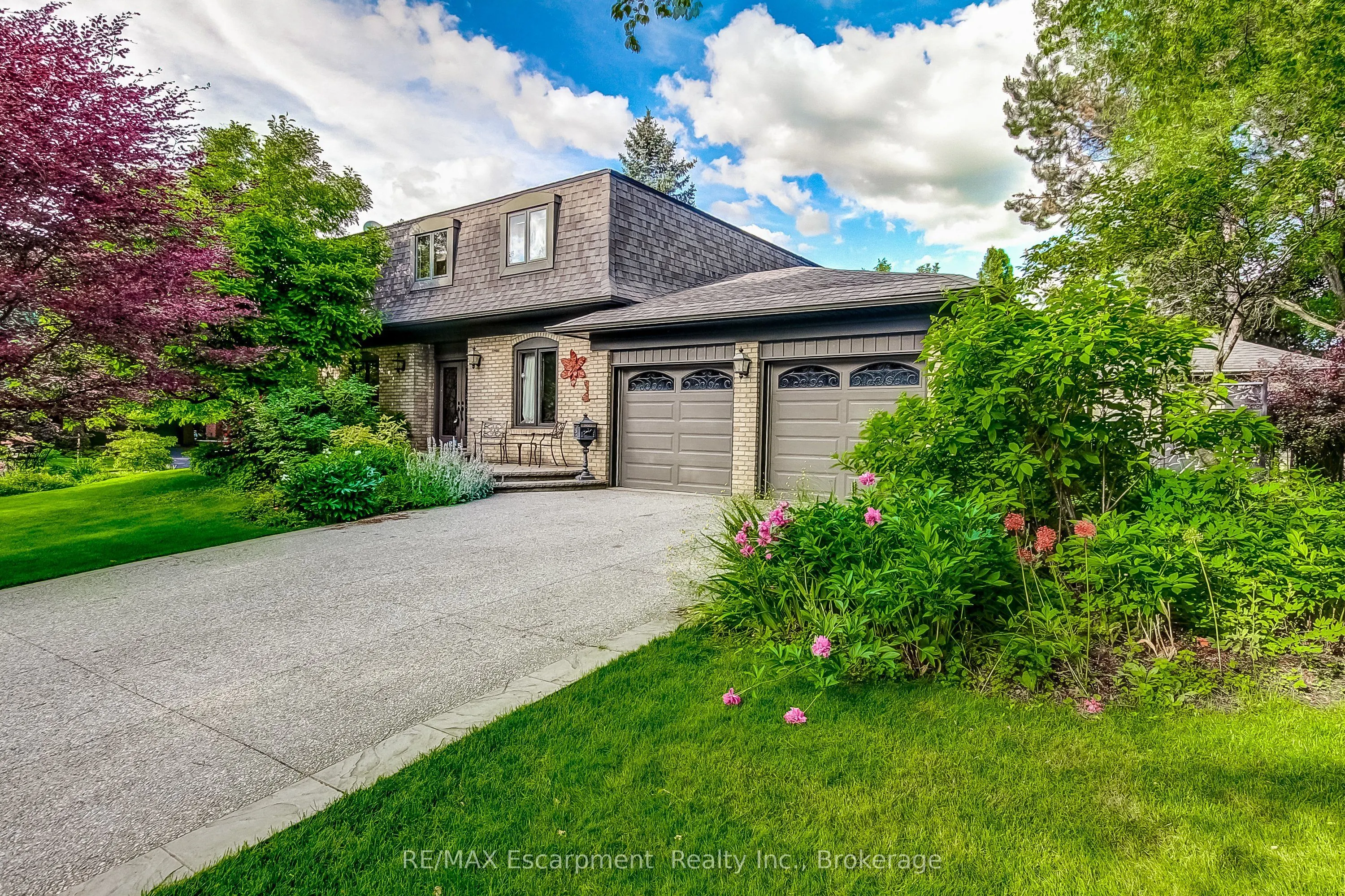 215 Briar Hill Crescent