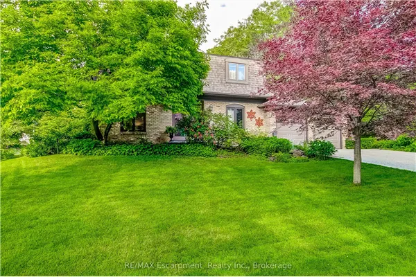 215 Briar Hill Crescent