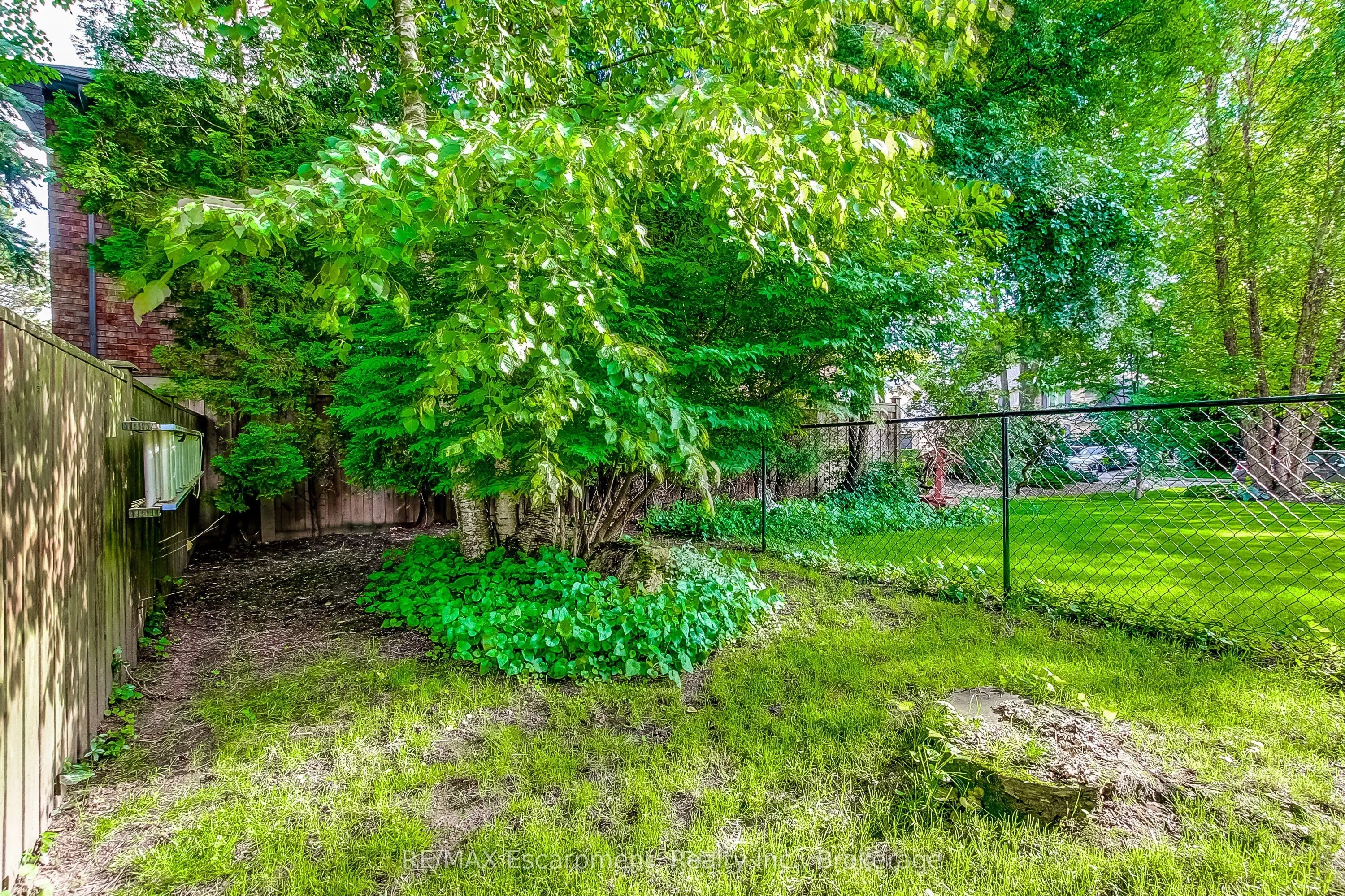 215 Briar Hill Crescent