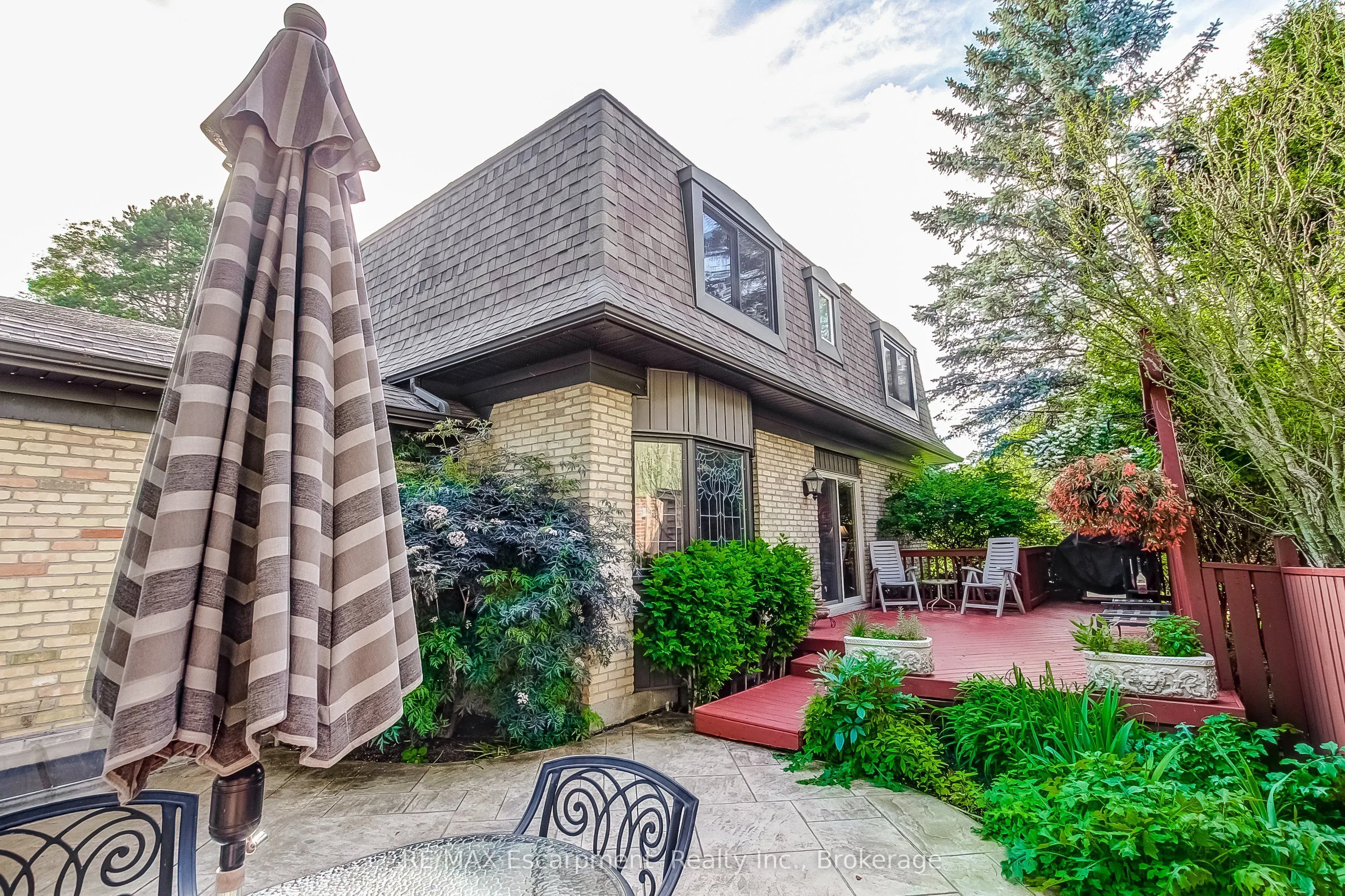 215 Briar Hill Crescent