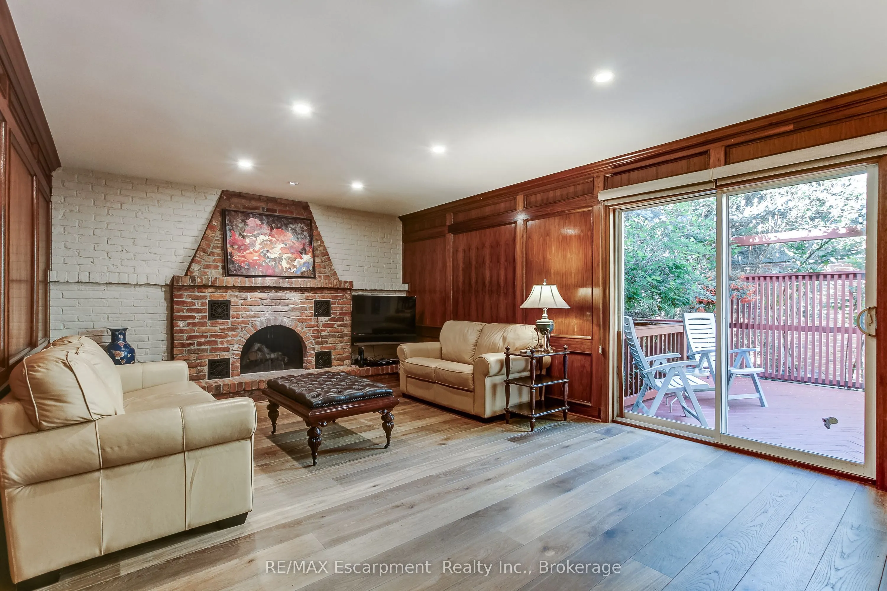215 Briar Hill Crescent