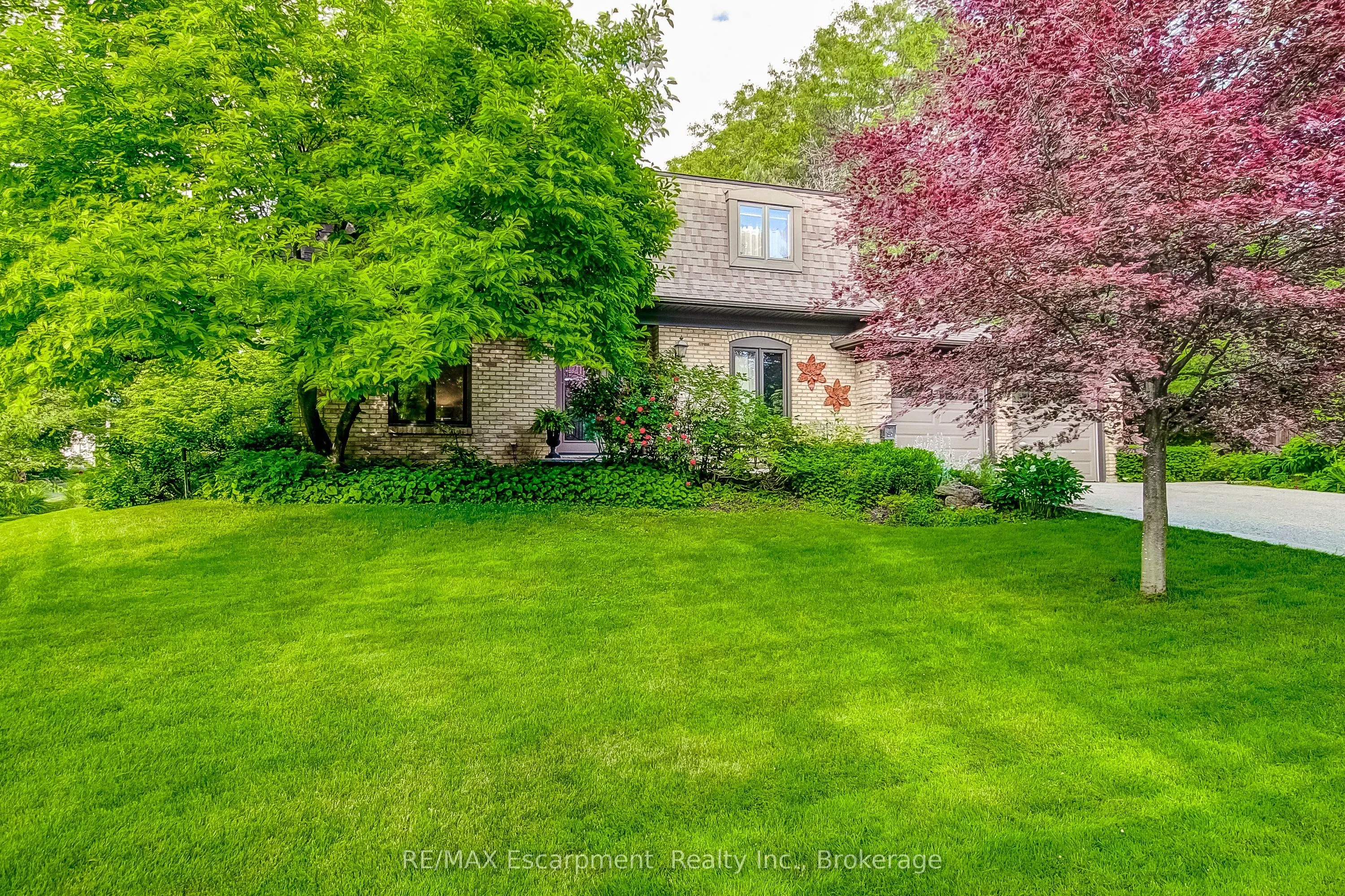 215 Briar Hill Crescent
