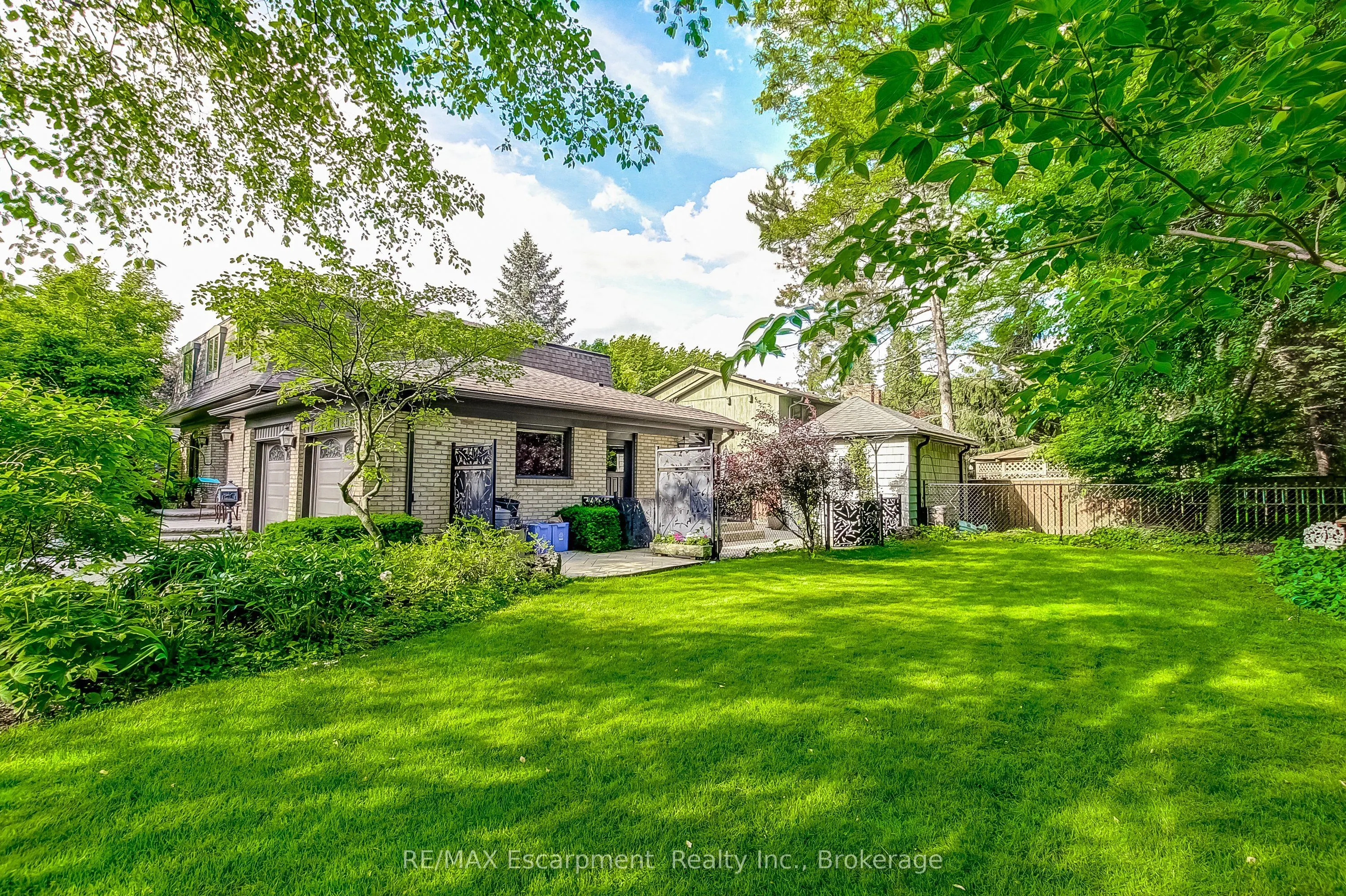 215 Briar Hill Crescent