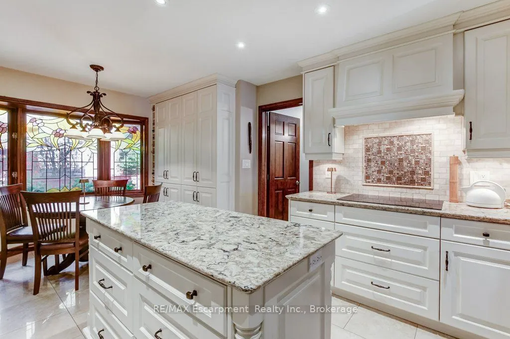 215 Briar Hill Crescent