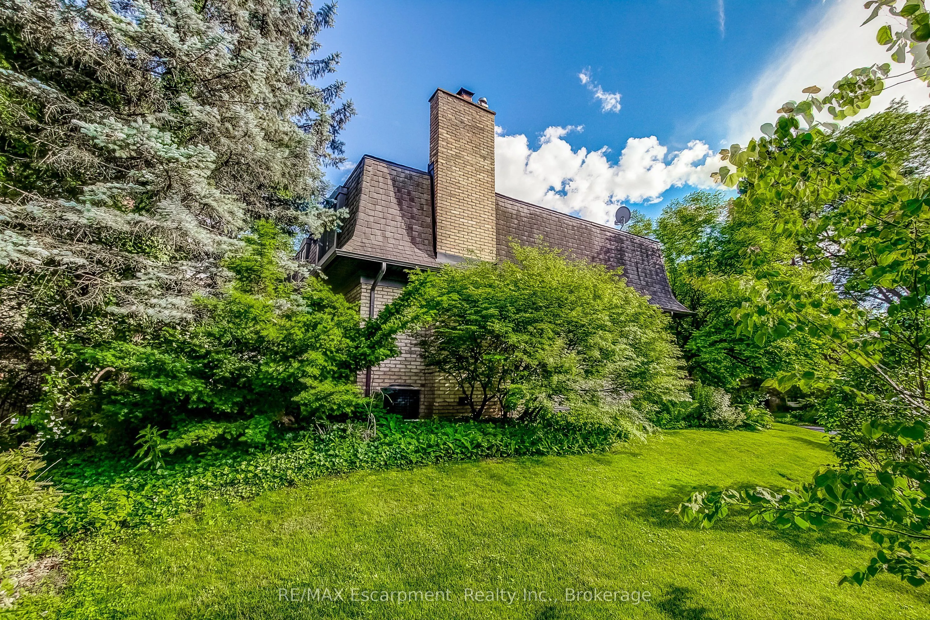 215 Briar Hill Crescent