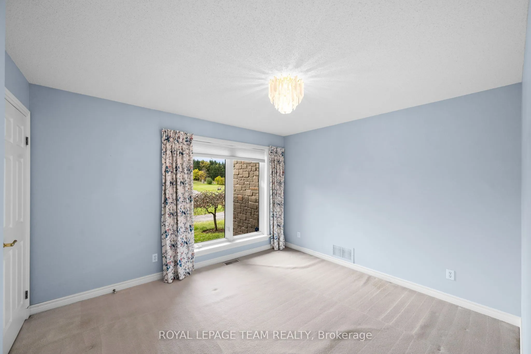 285 Pinhey Point Road
