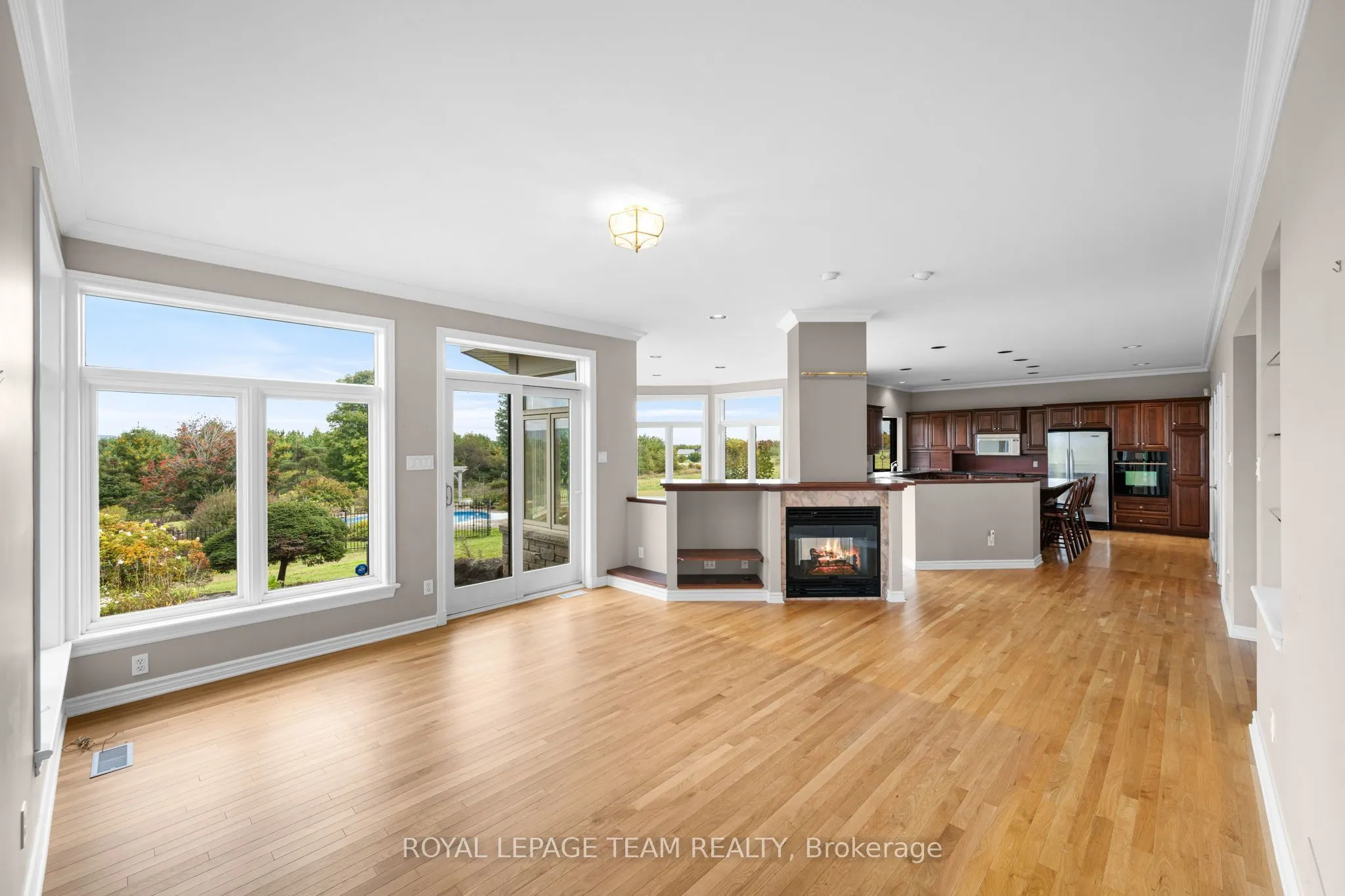 285 Pinhey Point Road