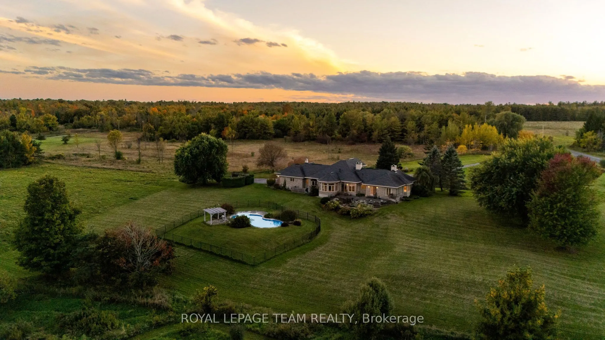 285 Pinhey Point Road