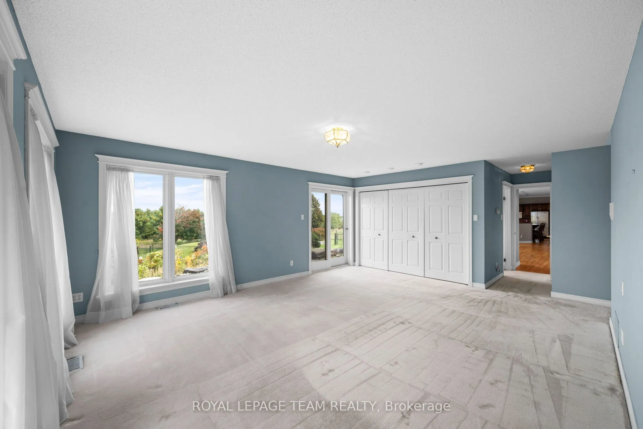 285 Pinhey Point Road