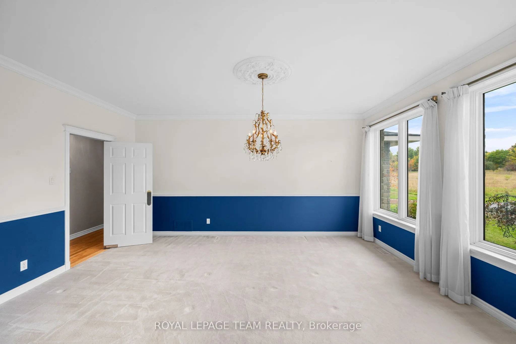 285 Pinhey Point Road