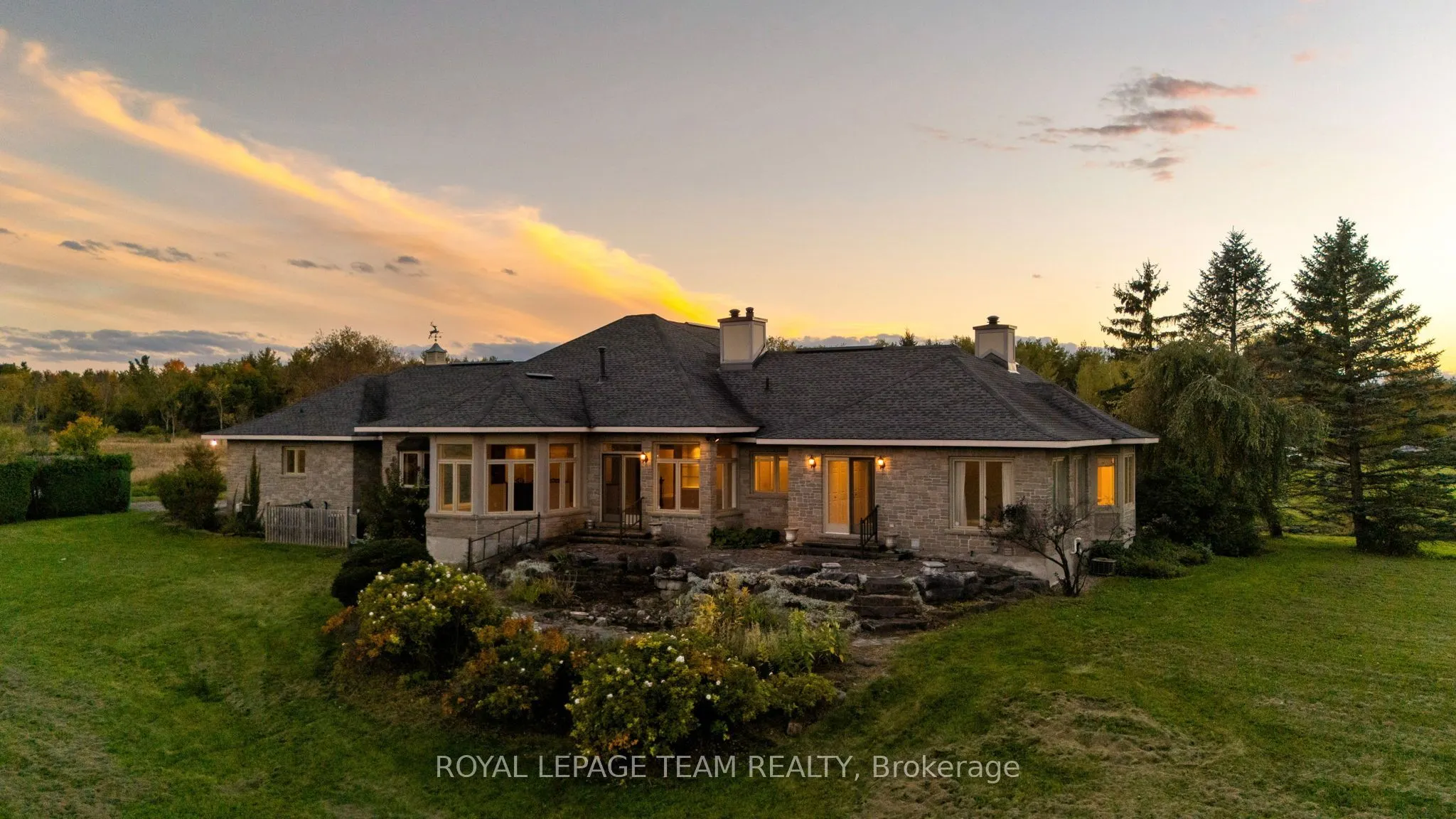285 Pinhey Point Road