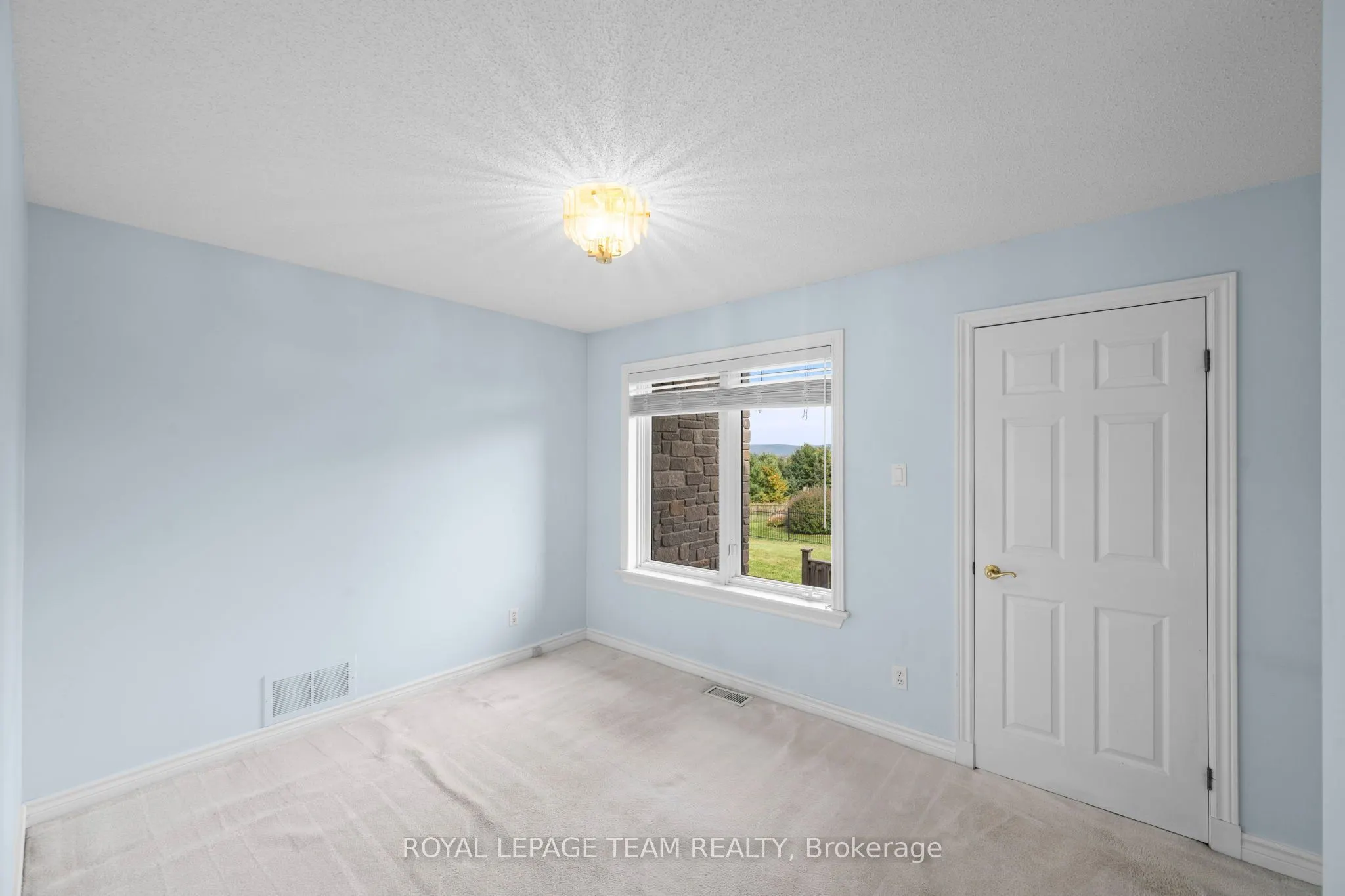 285 Pinhey Point Road