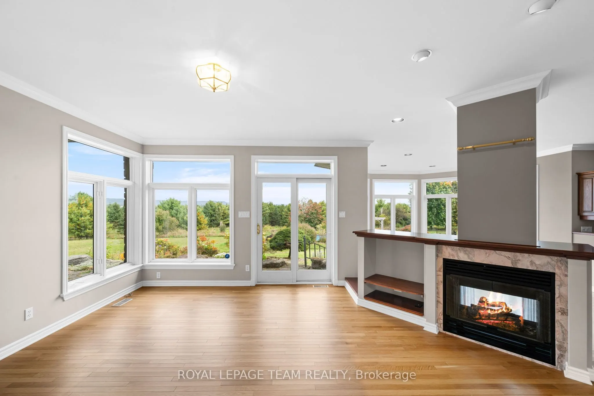 285 Pinhey Point Road