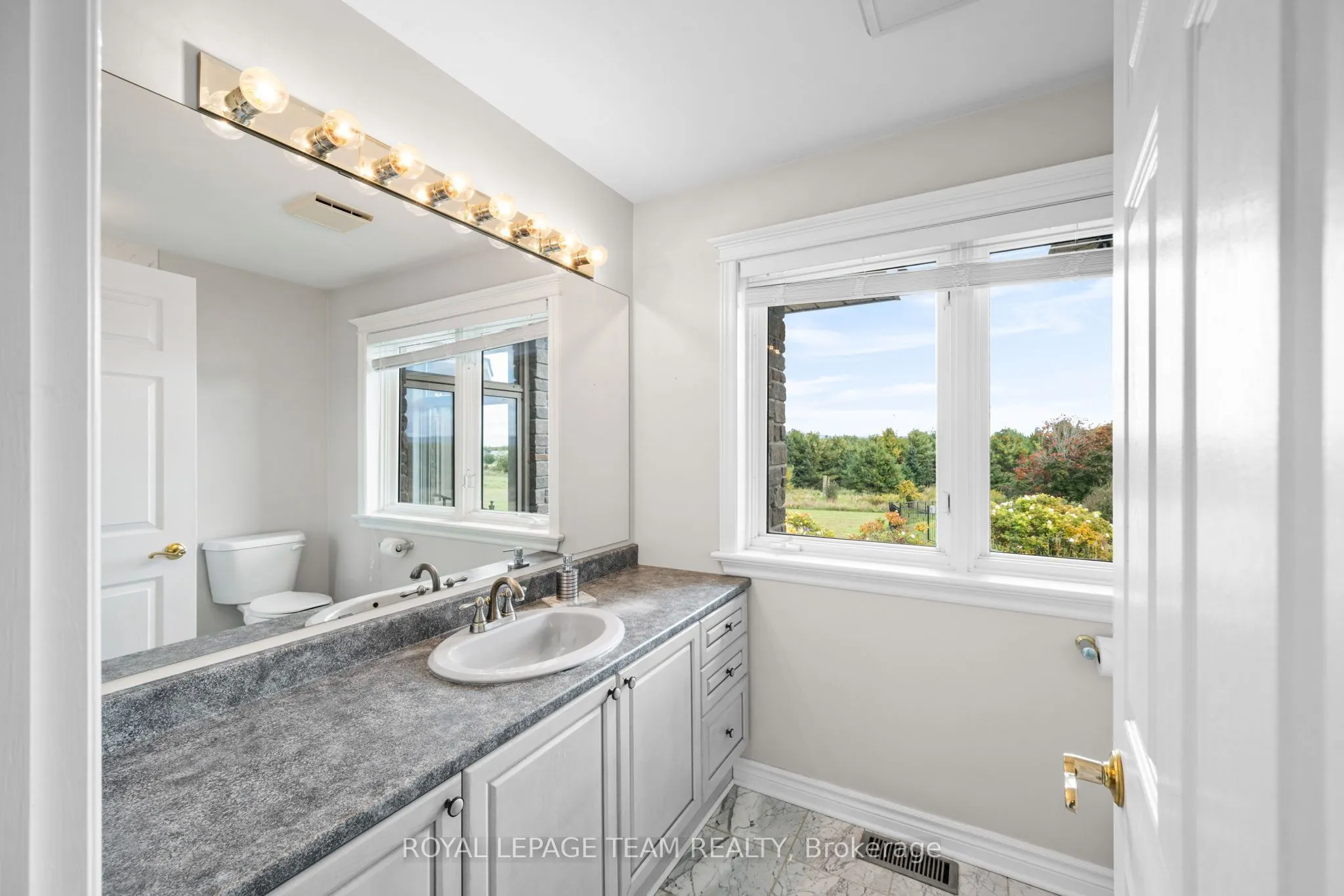 285 Pinhey Point Road
