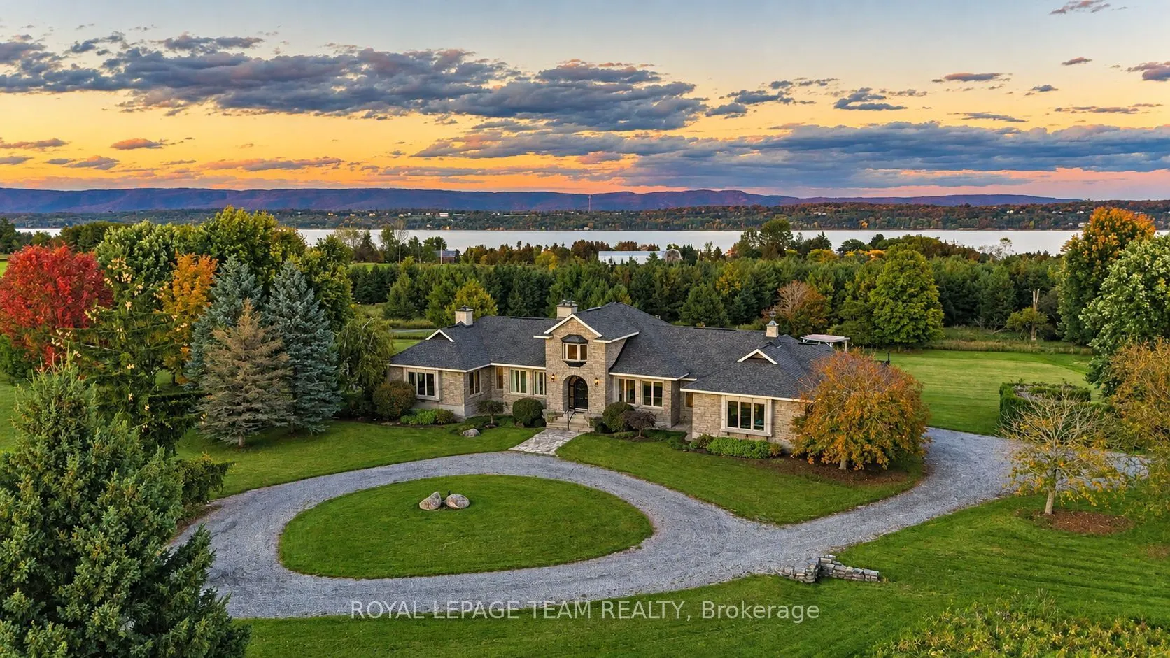 285 Pinhey Point Road