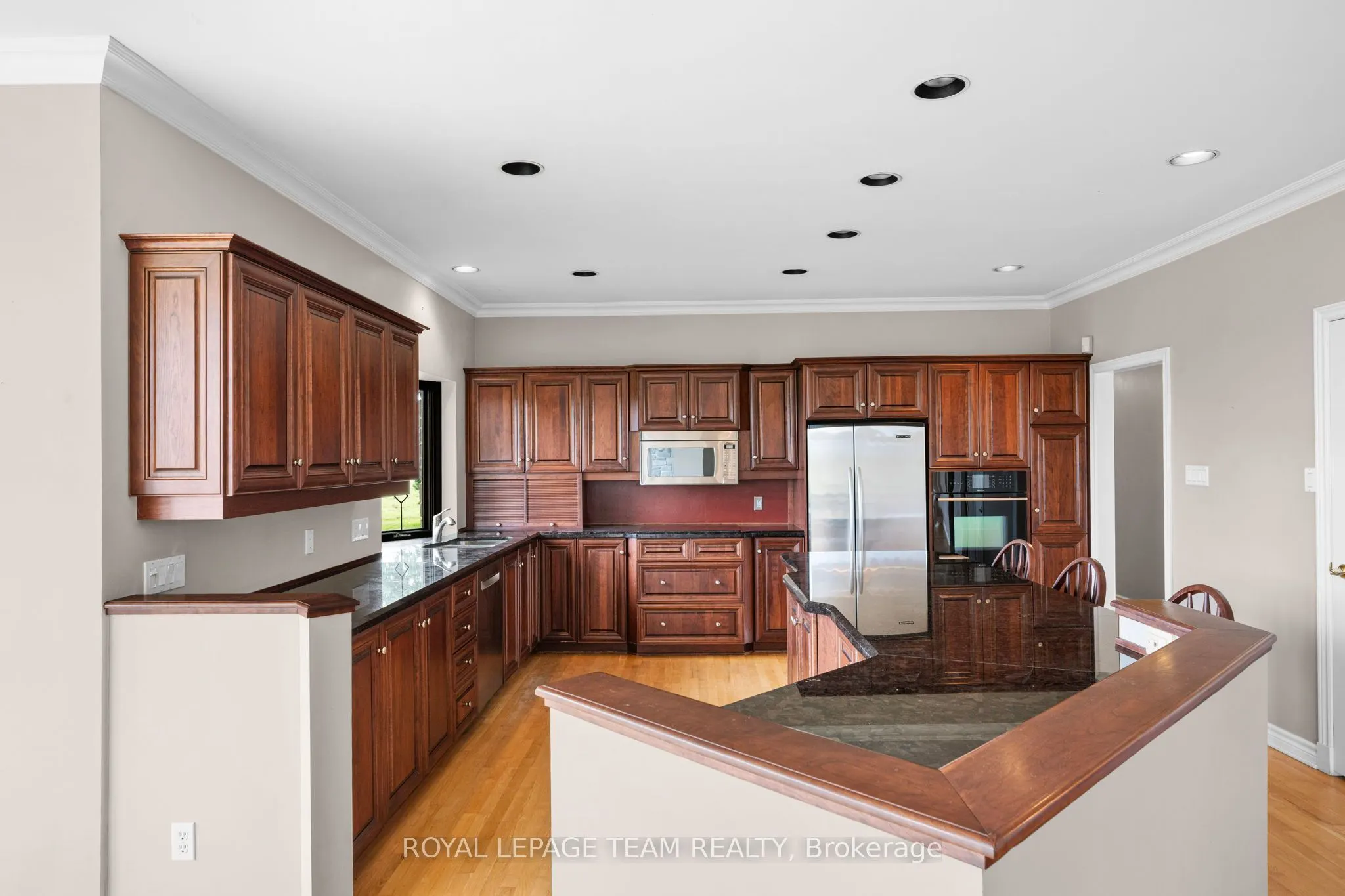 285 Pinhey Point Road