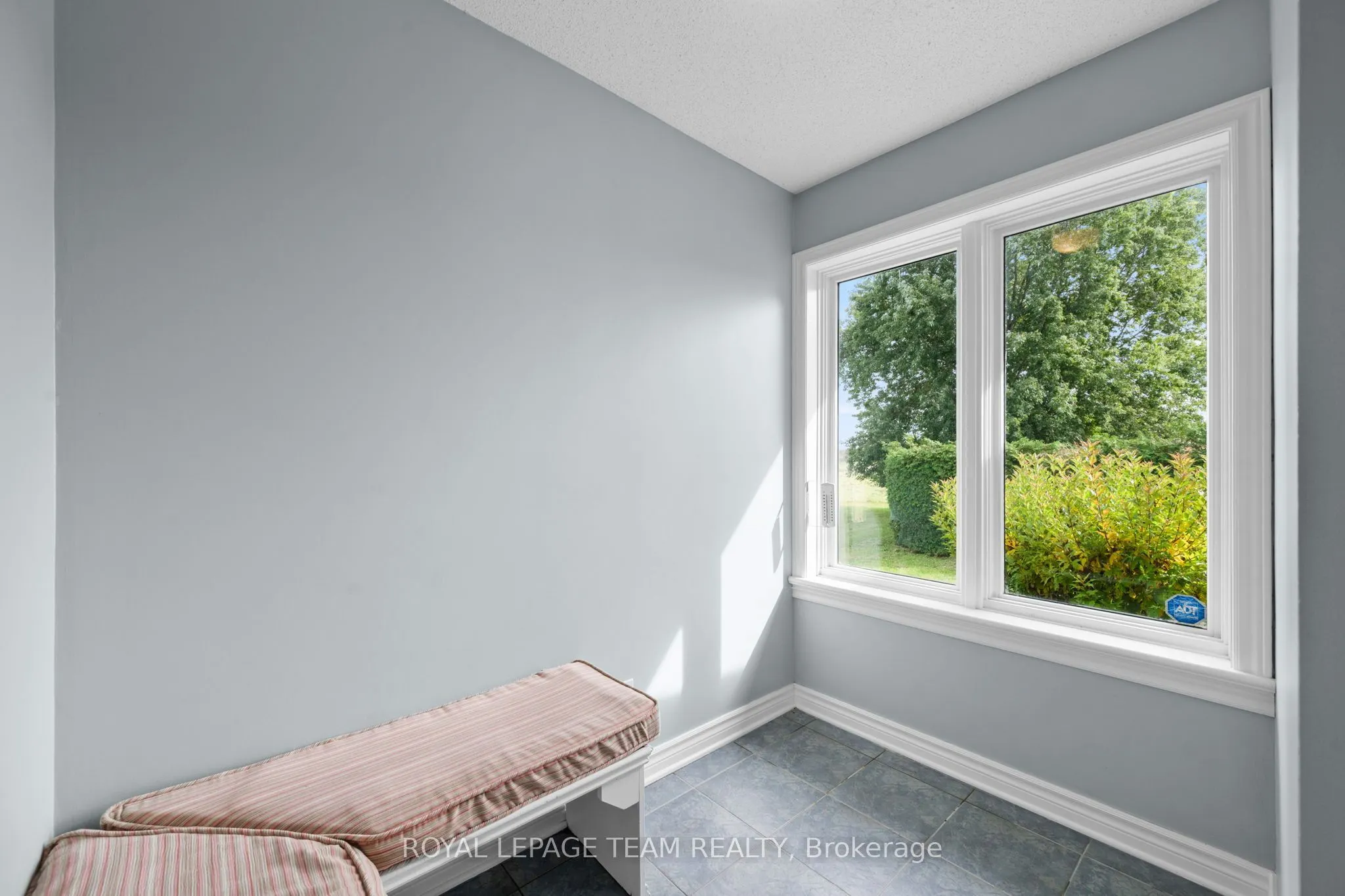 285 Pinhey Point Road