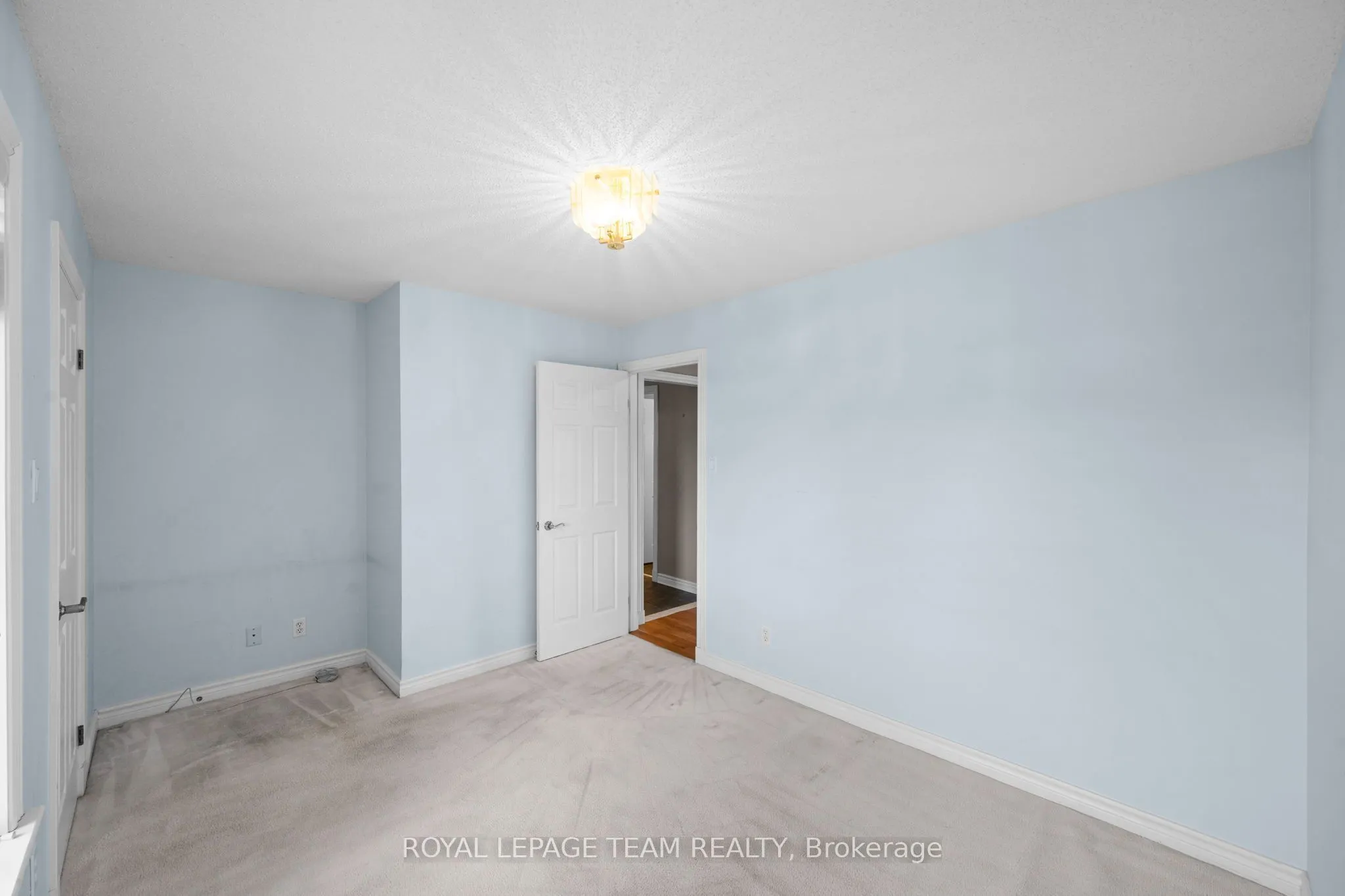 285 Pinhey Point Road