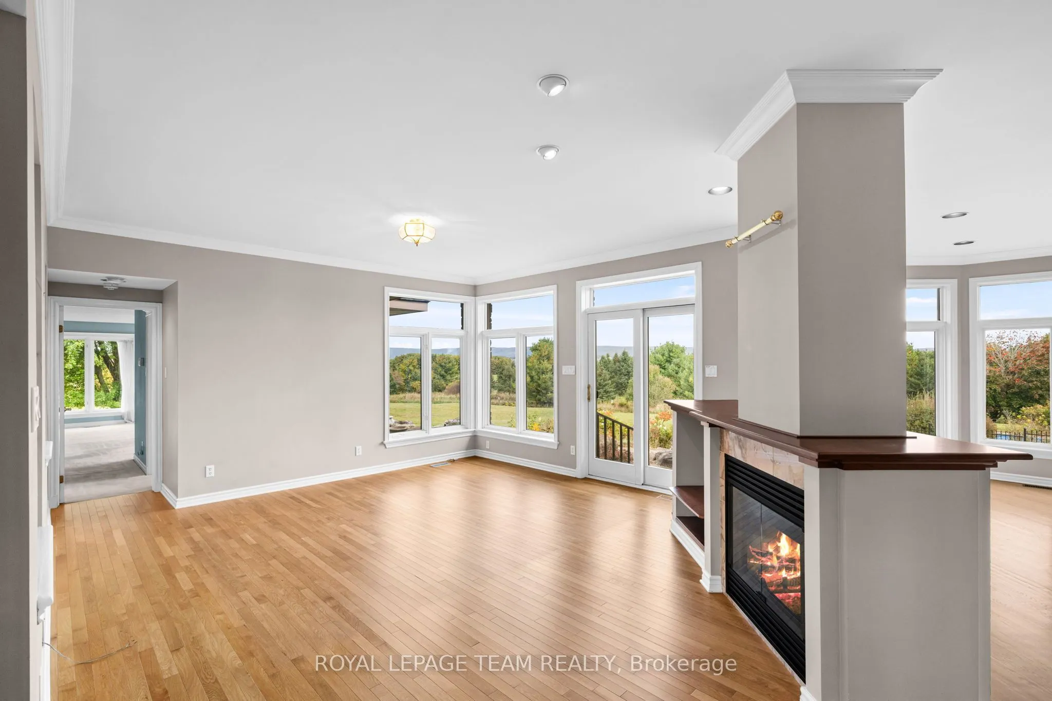 285 Pinhey Point Road