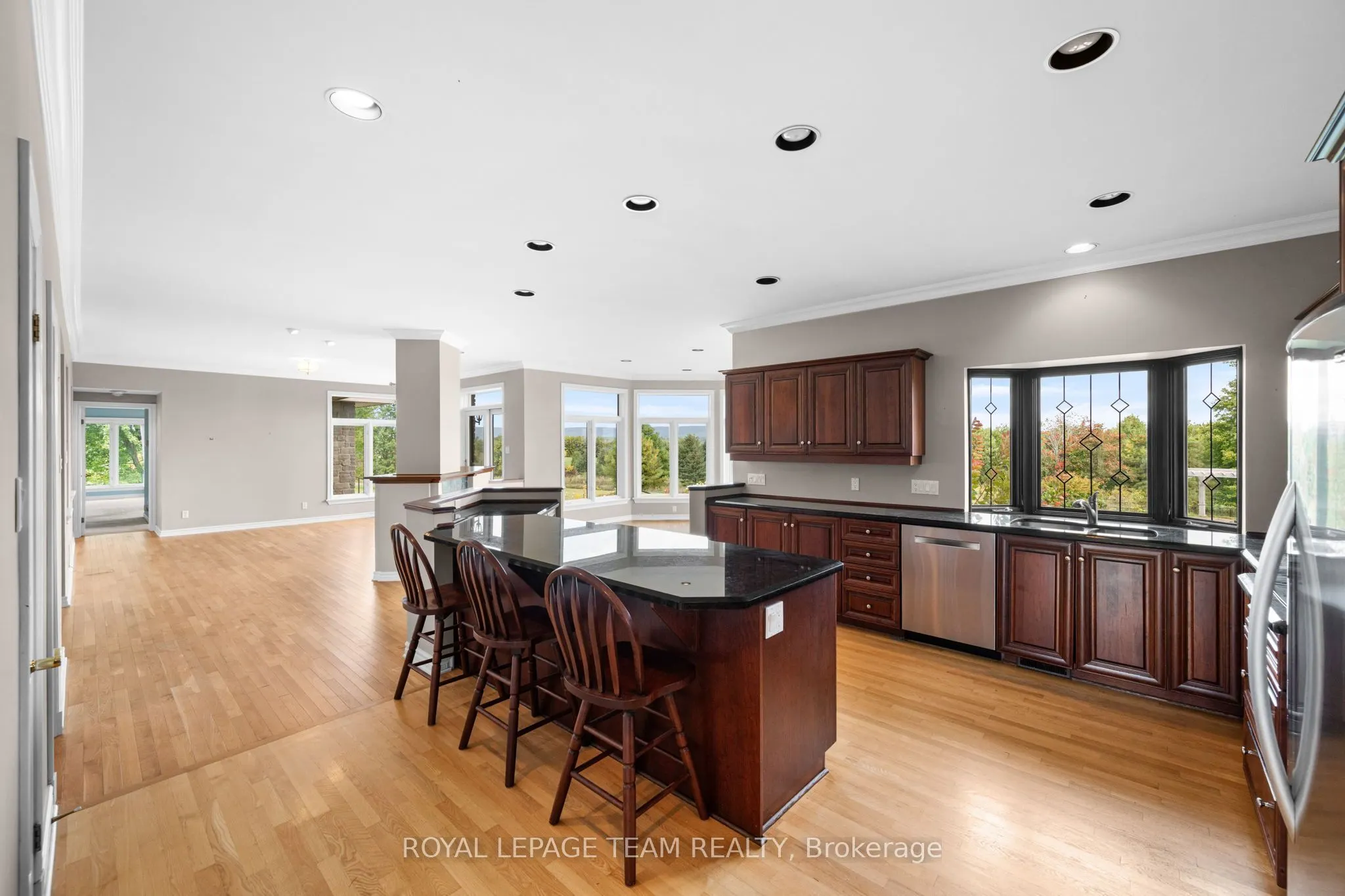 285 Pinhey Point Road