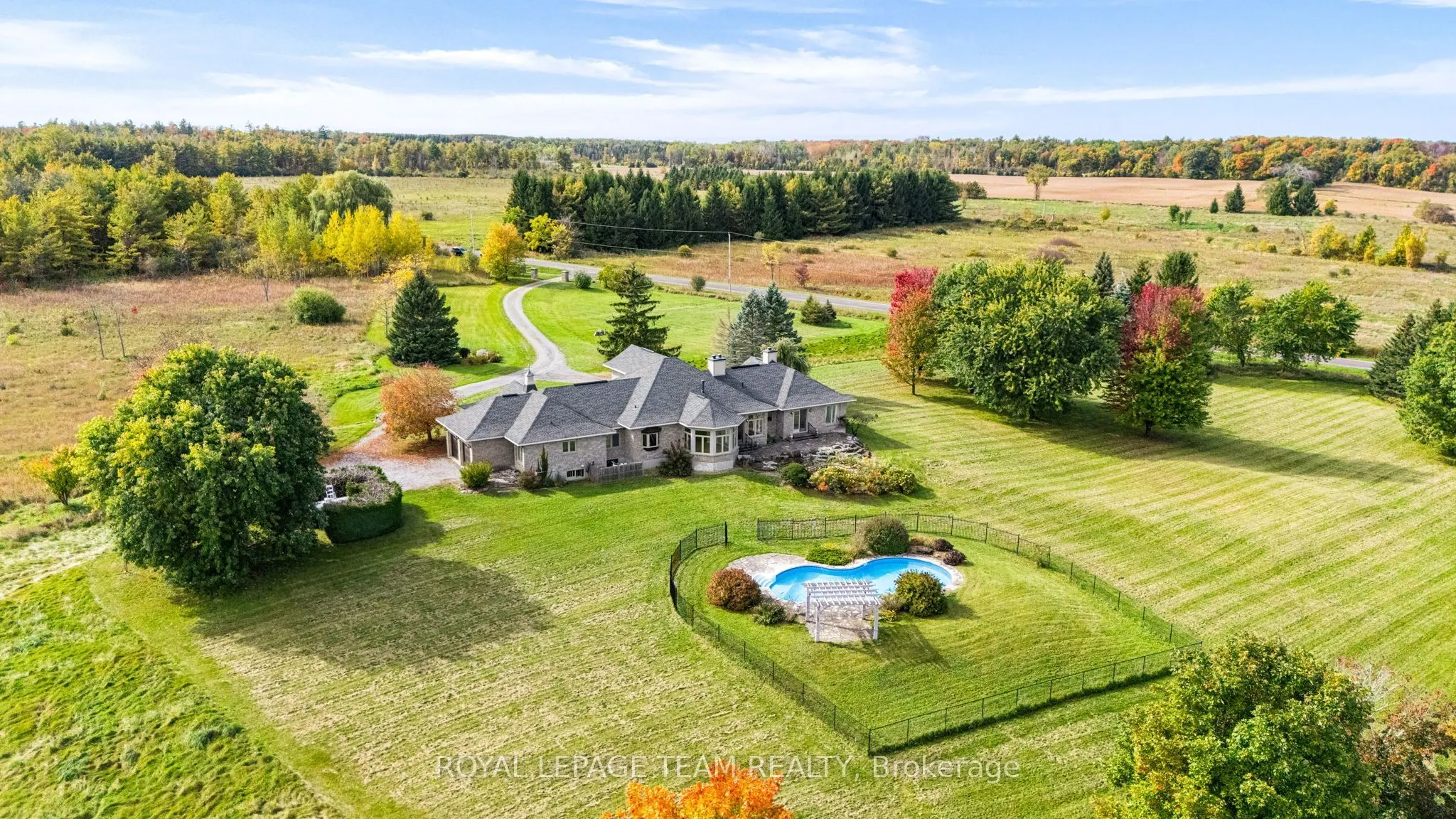 285 Pinhey Point Road