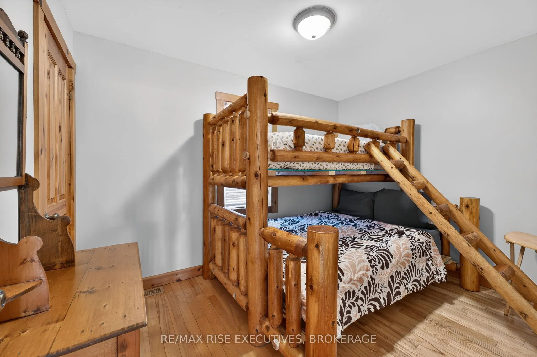 1093B Two Loon Lane