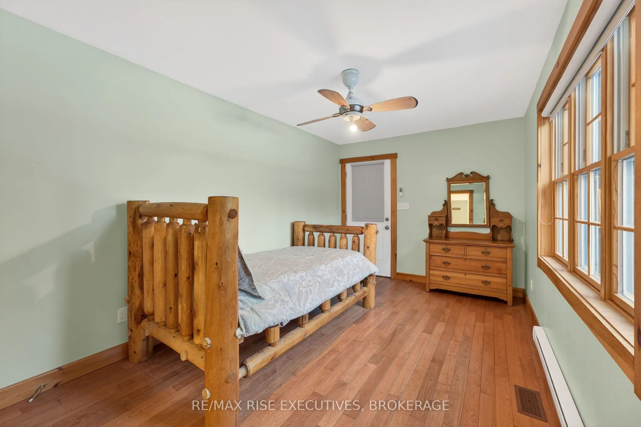 1093B Two Loon Lane