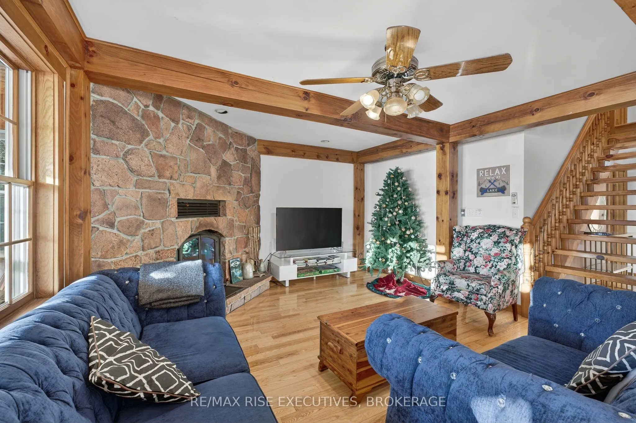 1093B Two Loon Lane