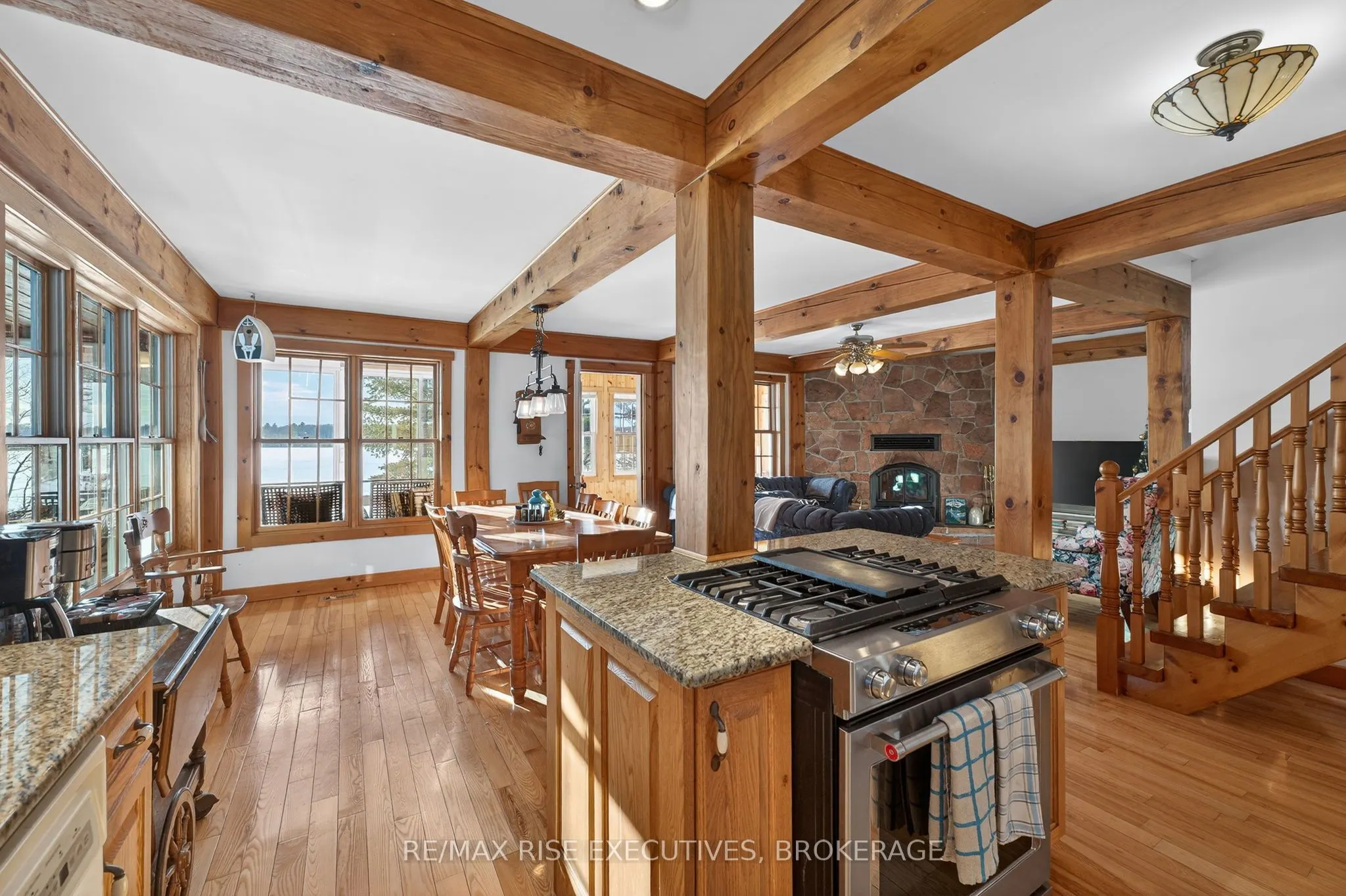 1093B Two Loon Lane