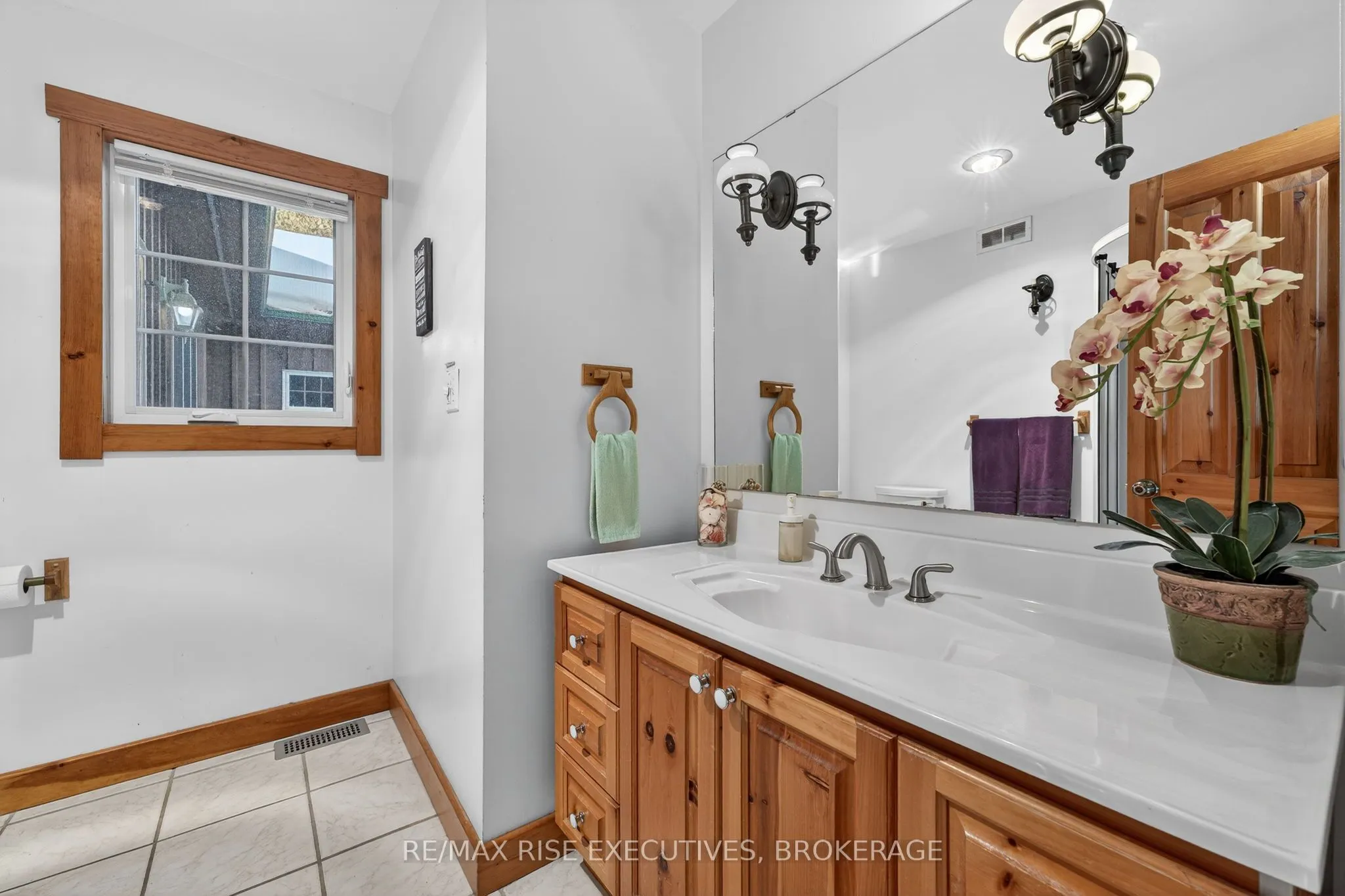 1093B Two Loon Lane