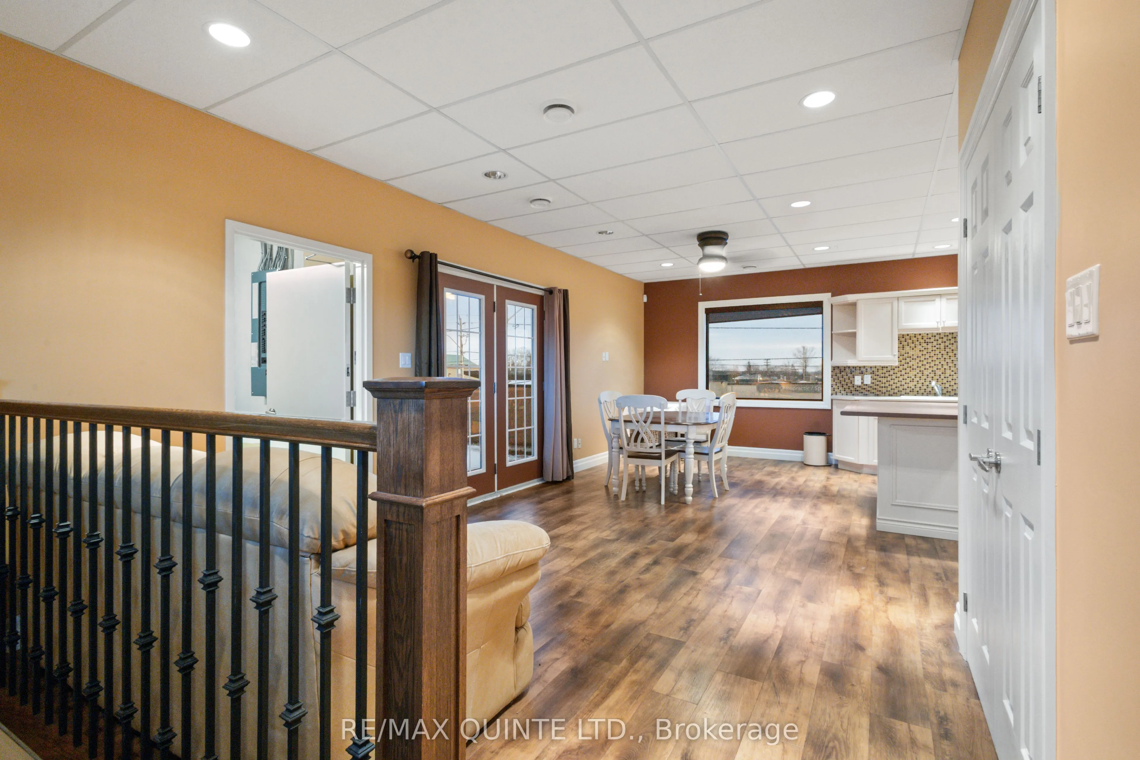 66 Dundas Street E