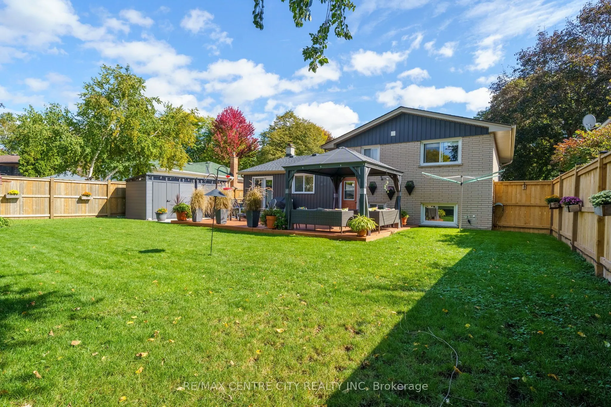 96 Tweed Crescent