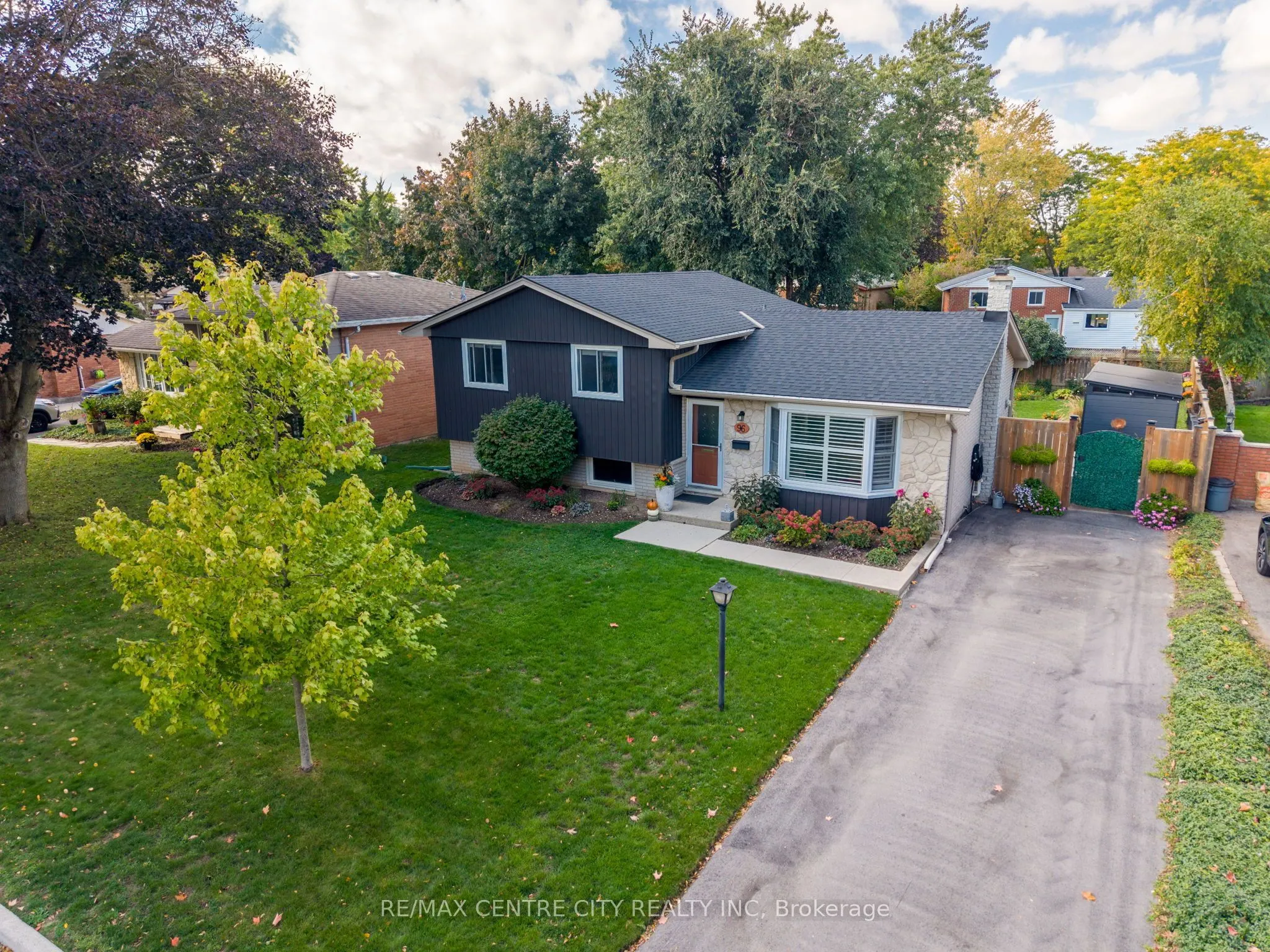 96 Tweed Crescent