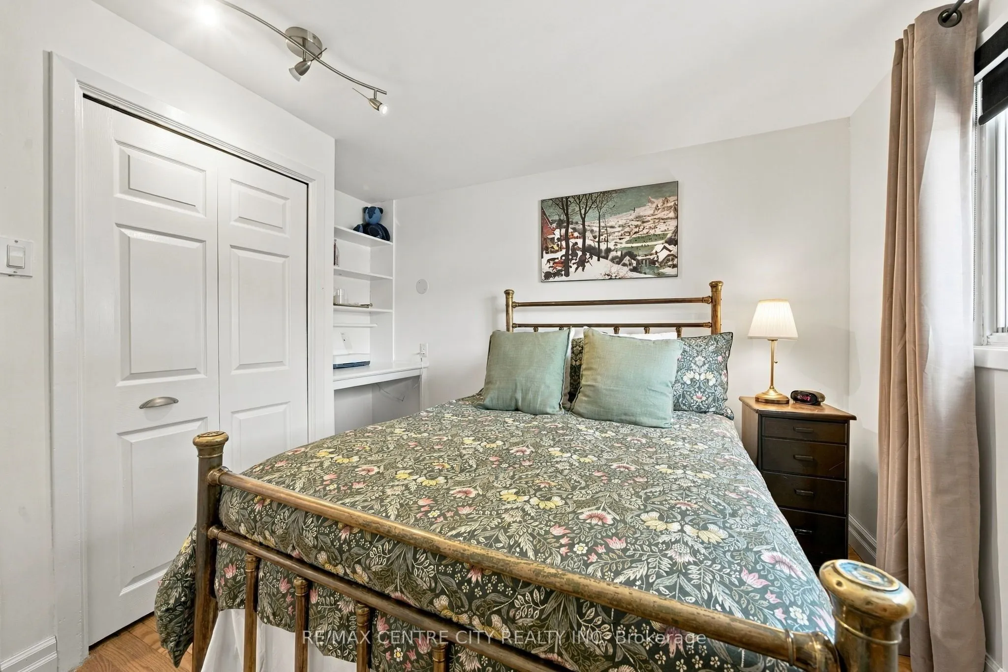 96 Tweed Crescent